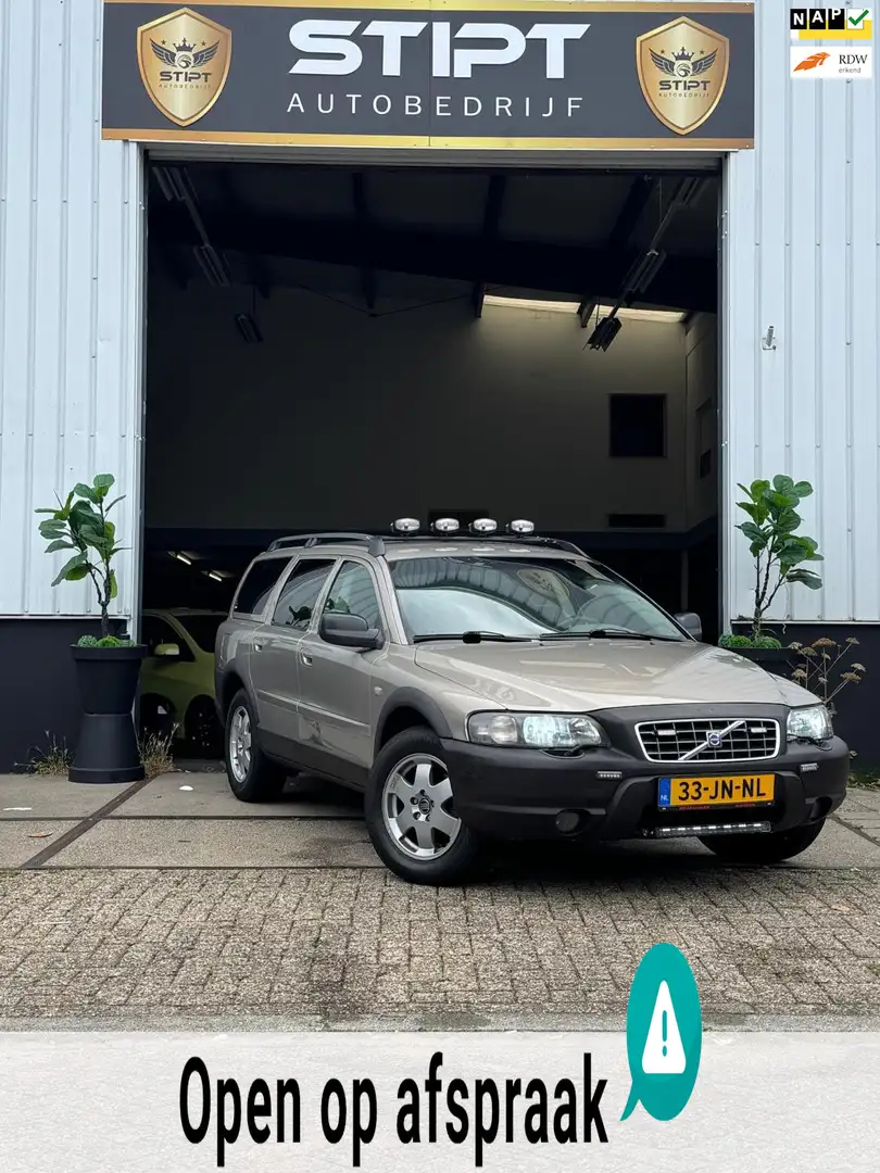 Volvo V70 Cross Country 2.4 T Geartr. Comf. Beige - 1