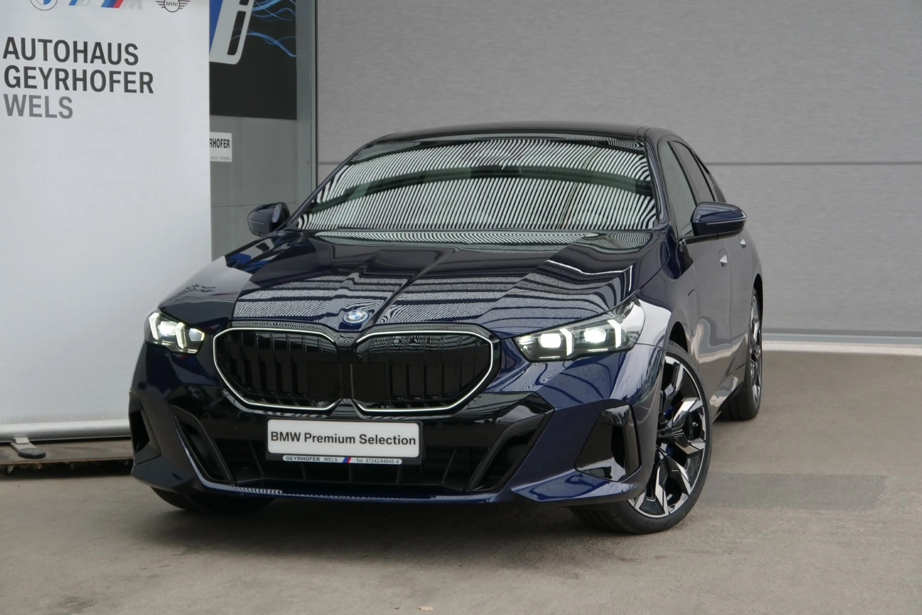BMW 550 e xDrive *M-Paket Pro/AHK/Innovationspaket/B&W Sound/Pano/Adapt. LED/360°/Sitzlüftung* — photo 2