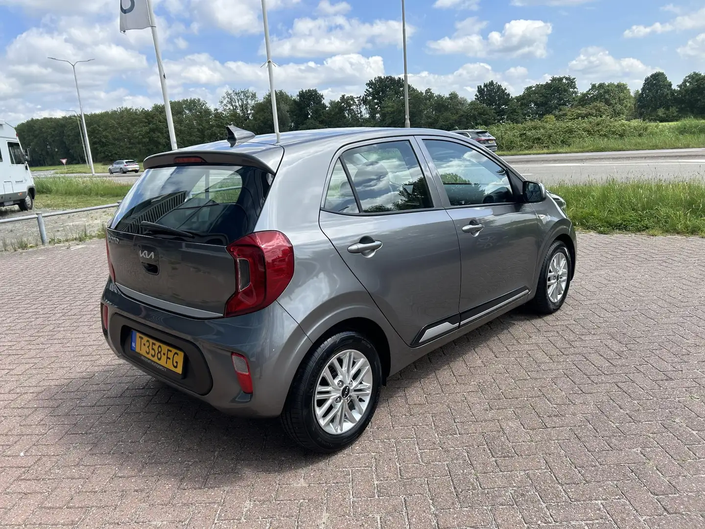 Kia Picanto 1.0 DPi DynamicLine Nieuw geleverd | Dealeronderho Grijs - 2