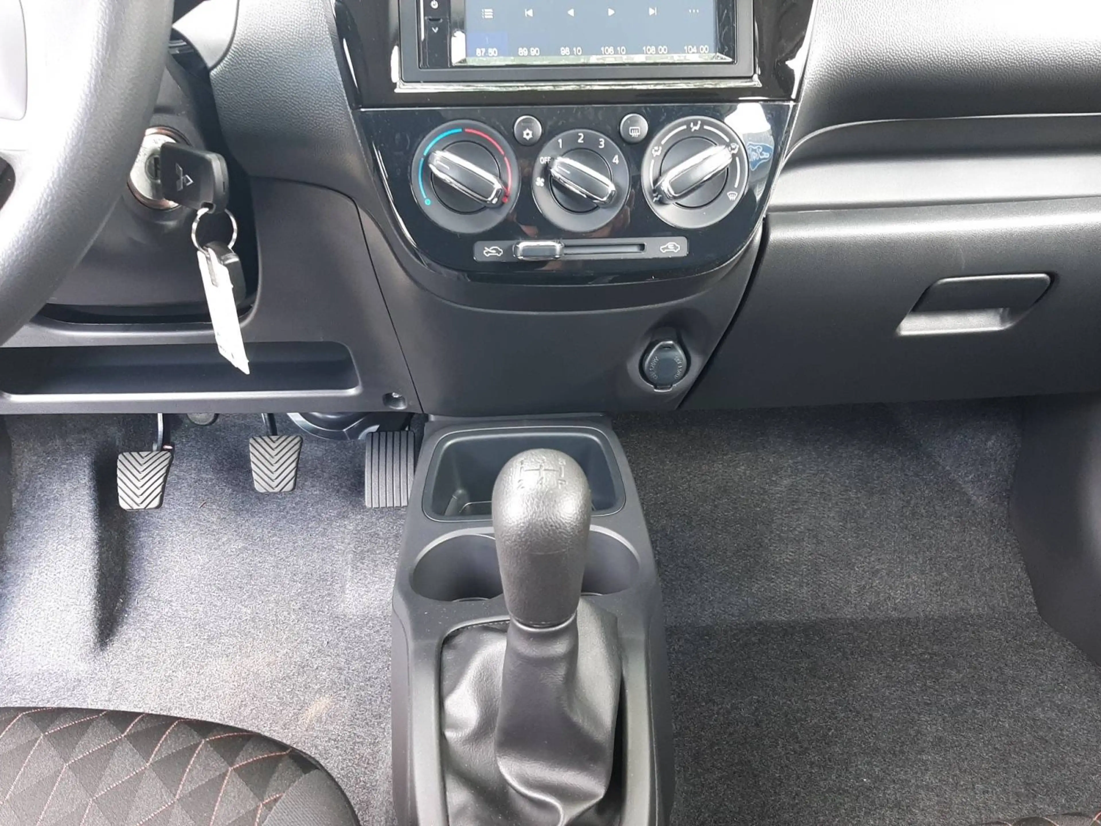 Mitsubishi Space Star 1.2 Select MJ 24 — photo 11