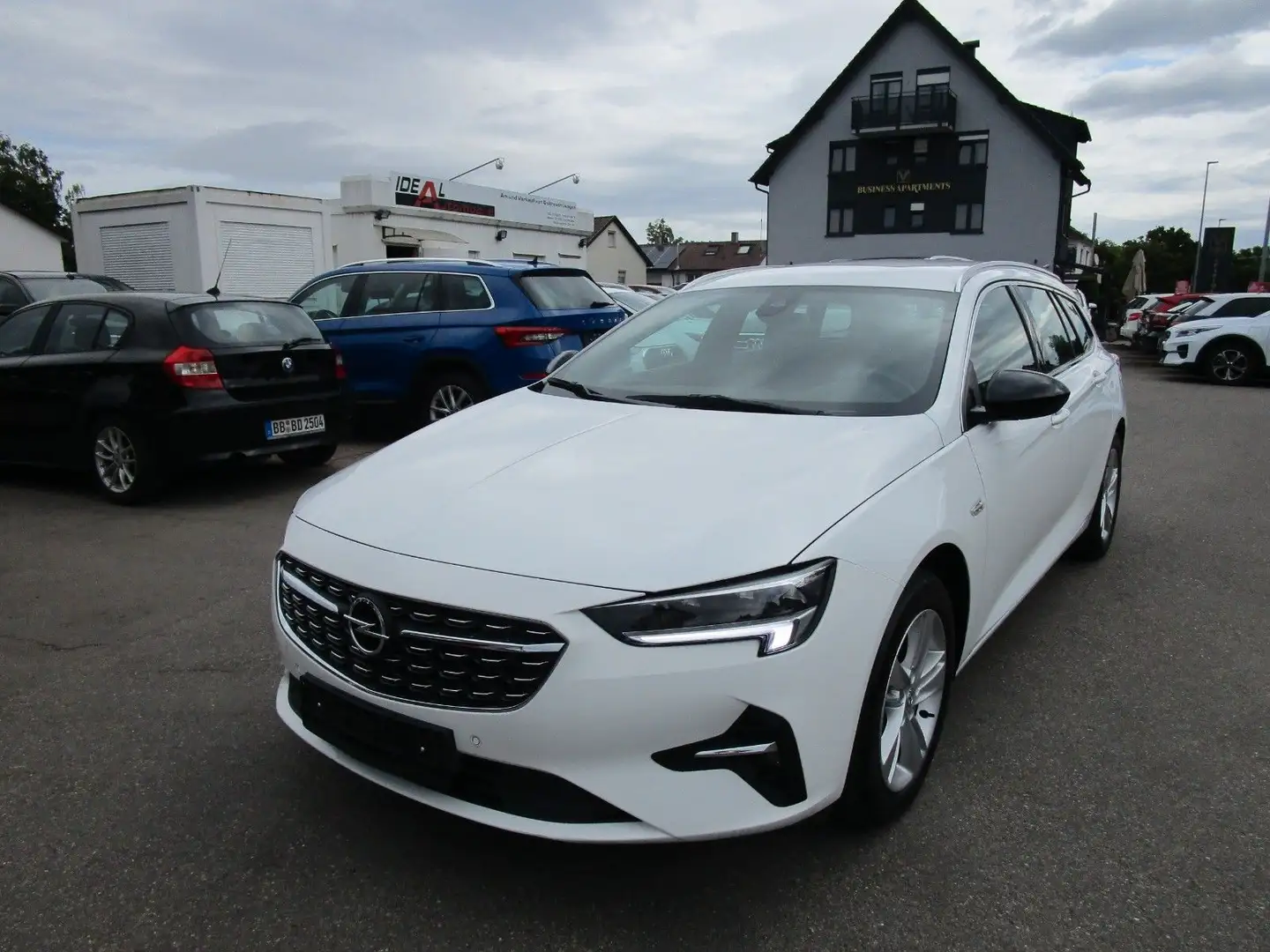 Opel Insignia B Sports Tourer Business 4x4 *LED*NAVI* Weiß - 1