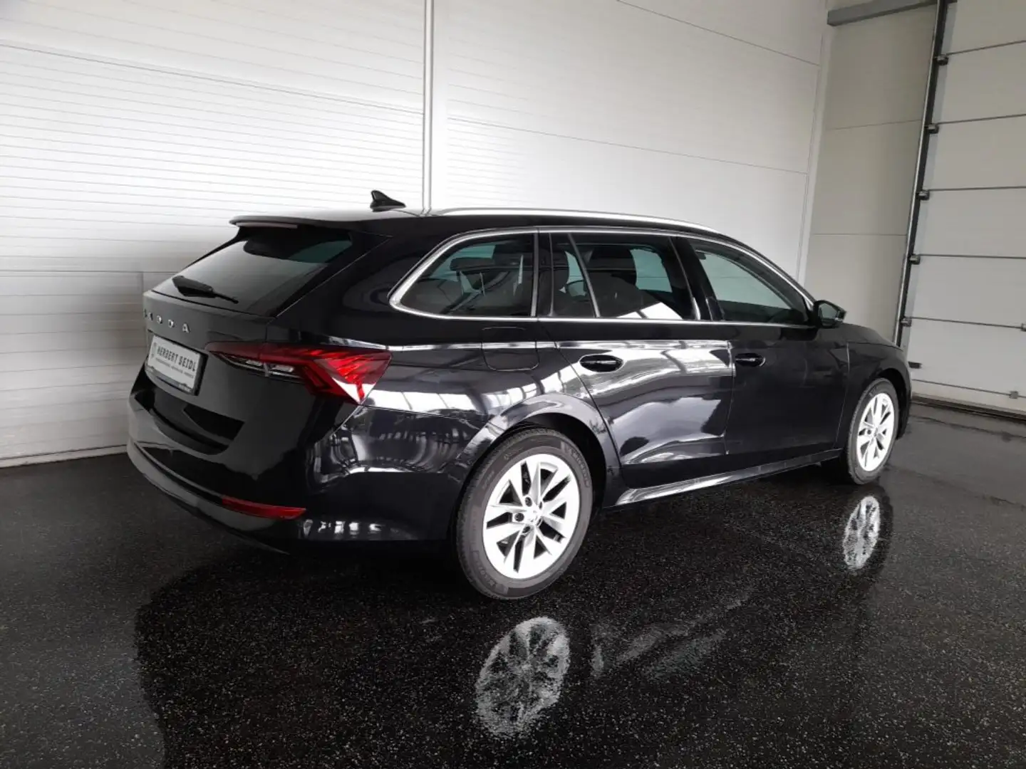 Skoda Octavia Combi STYLE 2,0 TDI DSG *MATRIX-LED / HEAD-UP / VIRTUELL / NAVI / AHV / ACC / MEMORY SPORTSITZ / KEYLESS* Schwarz - 2
