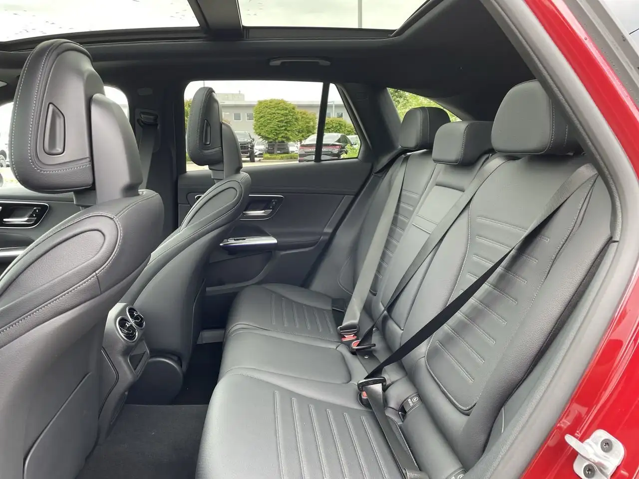 Mercedes-Benz GLC снимка Mercedes-Benz GLC
