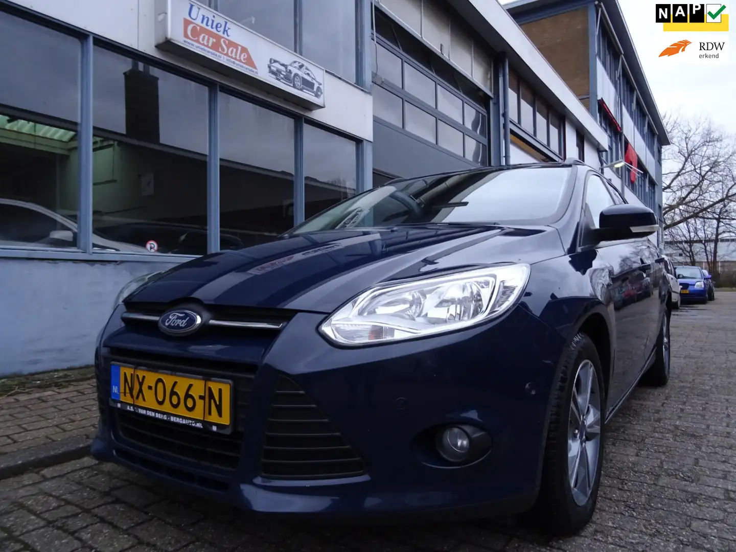 Ford Focus Wagon 1.0 EcoBoost Trend Blauw - 1