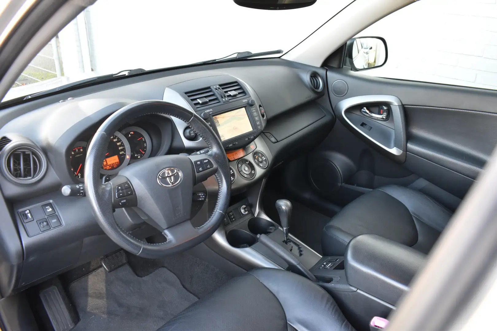 Toyota RAV 4 2.0 VVTi Executive Business Automaat 158Pk | Trekh Zilver - 2