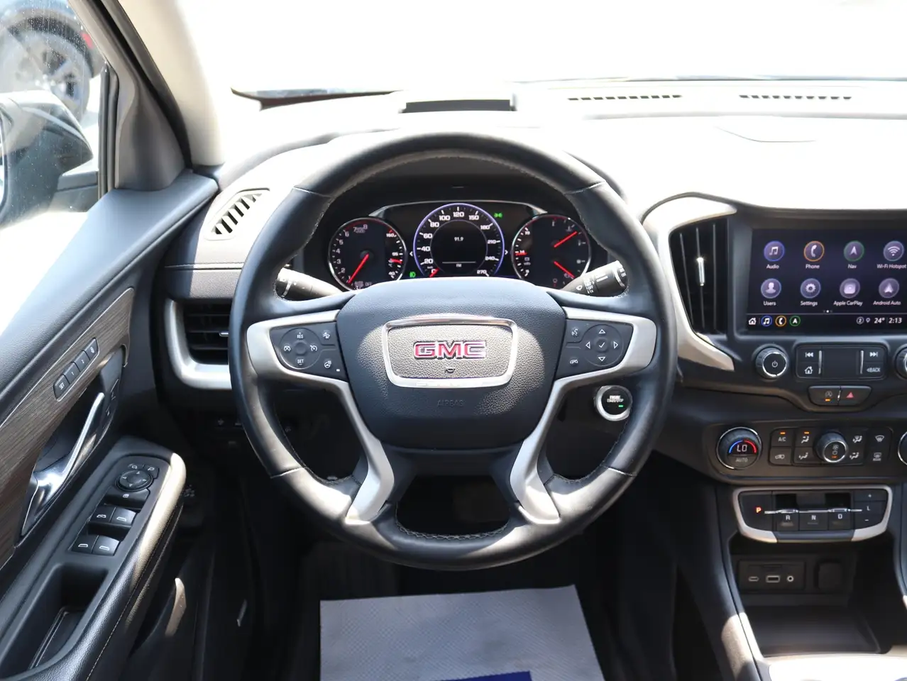 GMC Terrain photo GMC Terrain