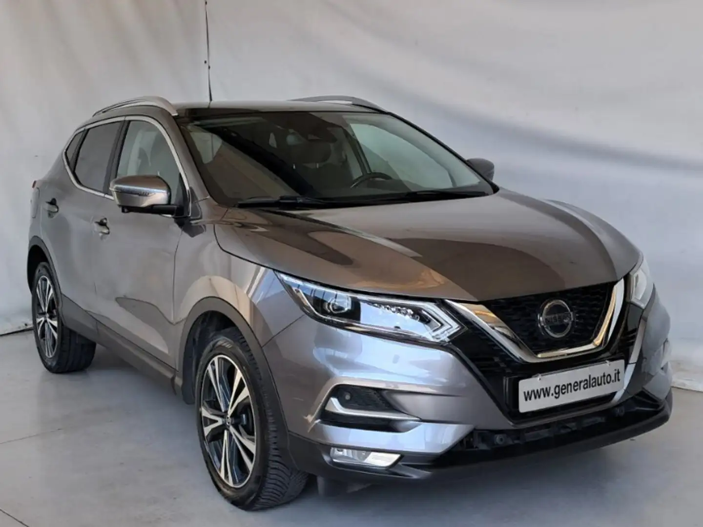 Nissan Qashqai 1.5 dCi 115 CV N-Connecta Gris - 2