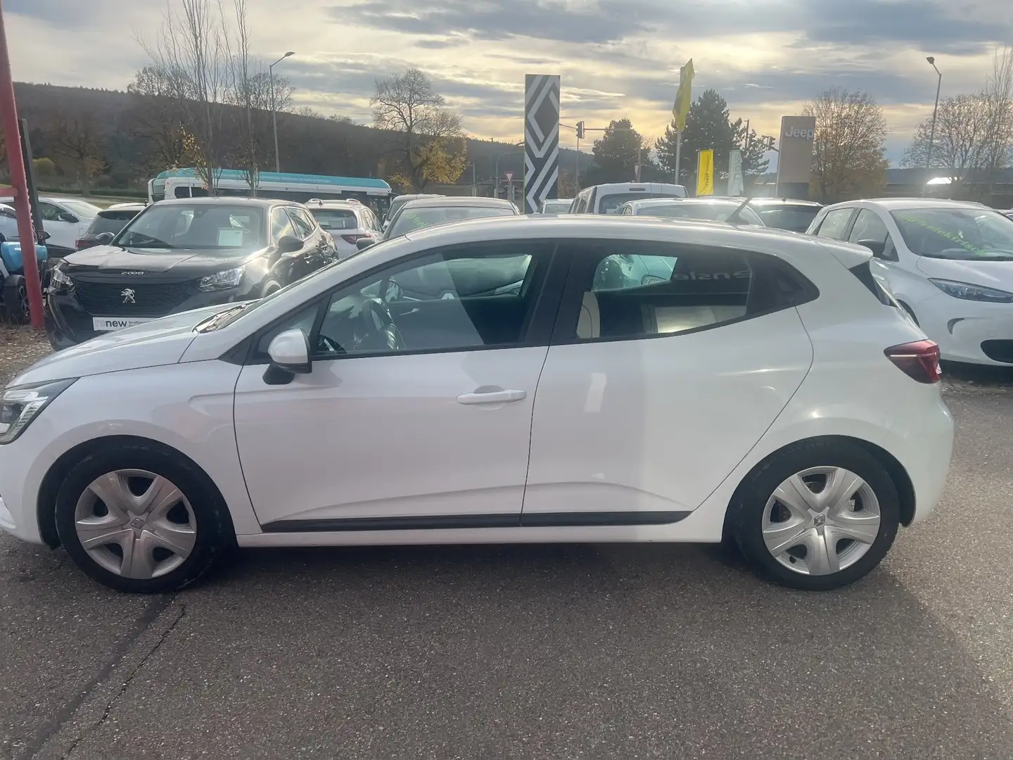 Renault Clio V 1.0 Business Edition 8-Fach 139€ Weiß - 2