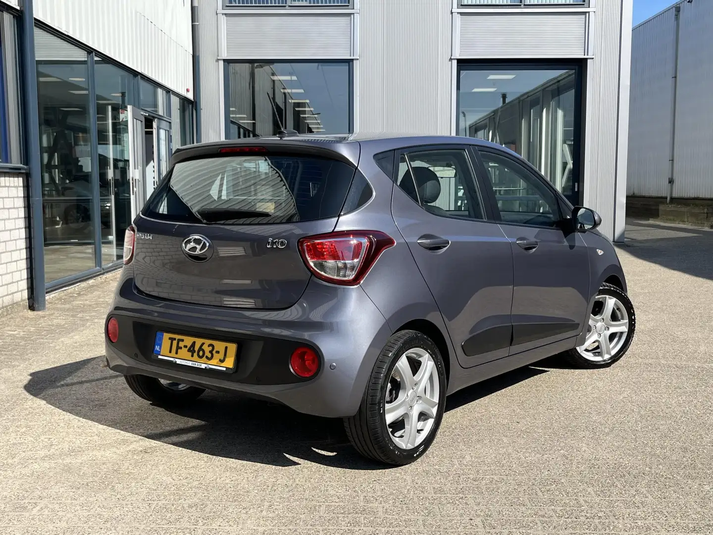 Hyundai i10 1.0i Comfort | NL Auto/Airco/Cruise/16"/Bluetooth/ Grijs - 2