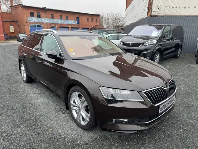 Skoda Superb Combi L&K Kamera-Navi-Bi-Xenon-Canton-PDC