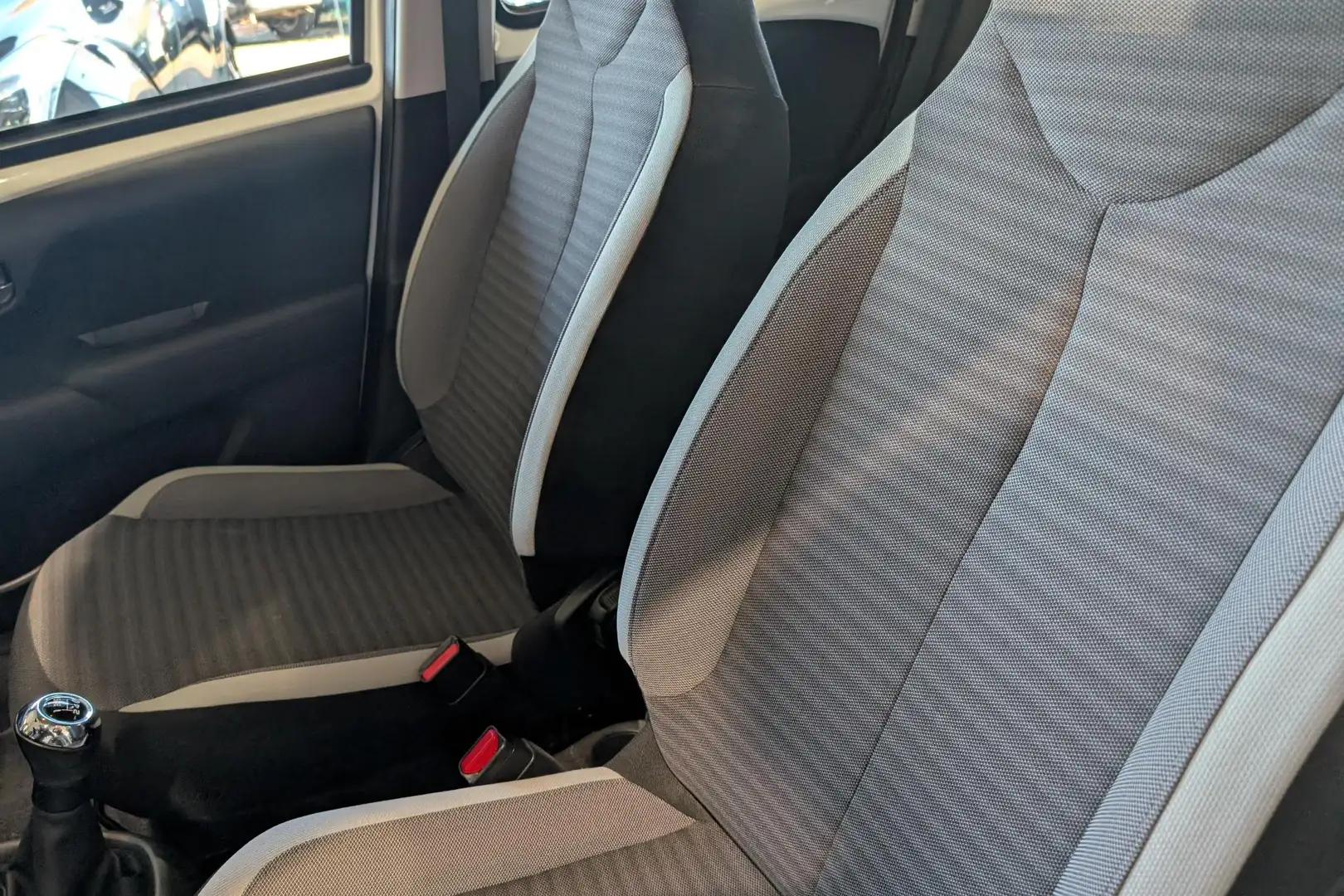 Toyota Aygo 1.0 VVT-i x-play limited Apple Carplay | lage kilo Blanc - 2