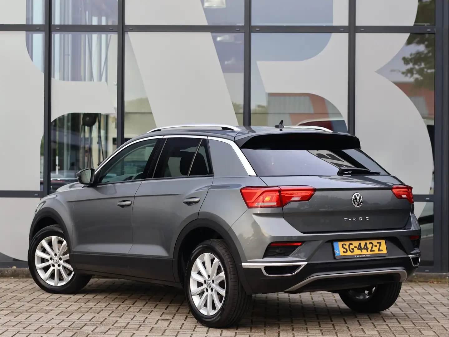 Volkswagen T-Roc 1.0 TSI Style | ACC | Org. NL | Carplay | Navi | C Grijs - 2