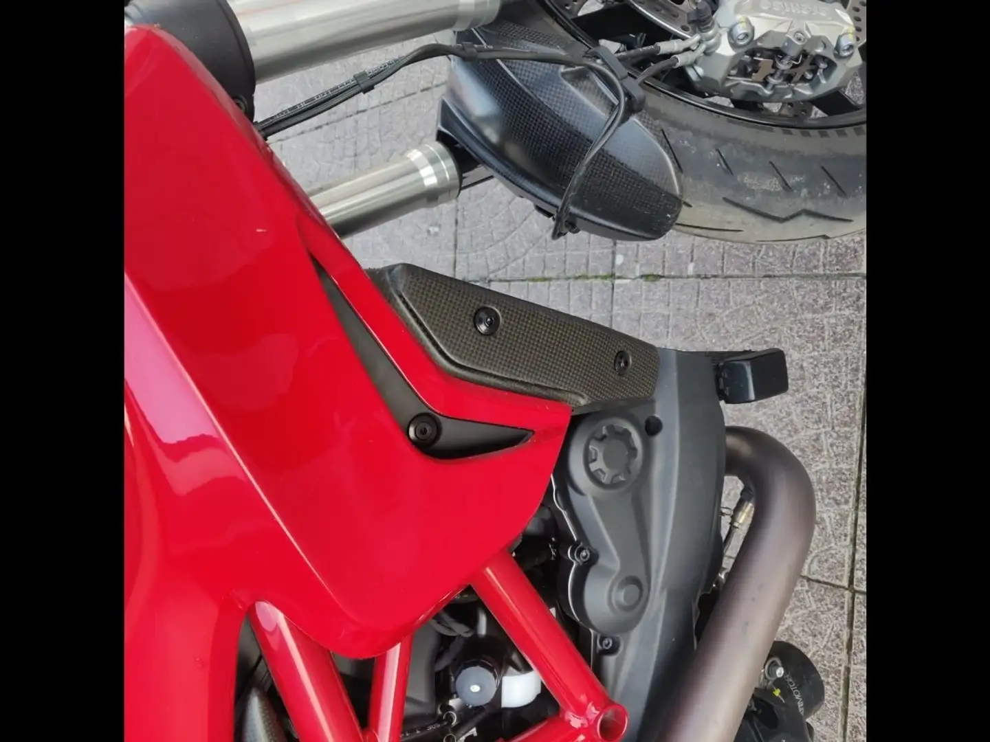 Ducati Hypermotard 939 Rood - 2