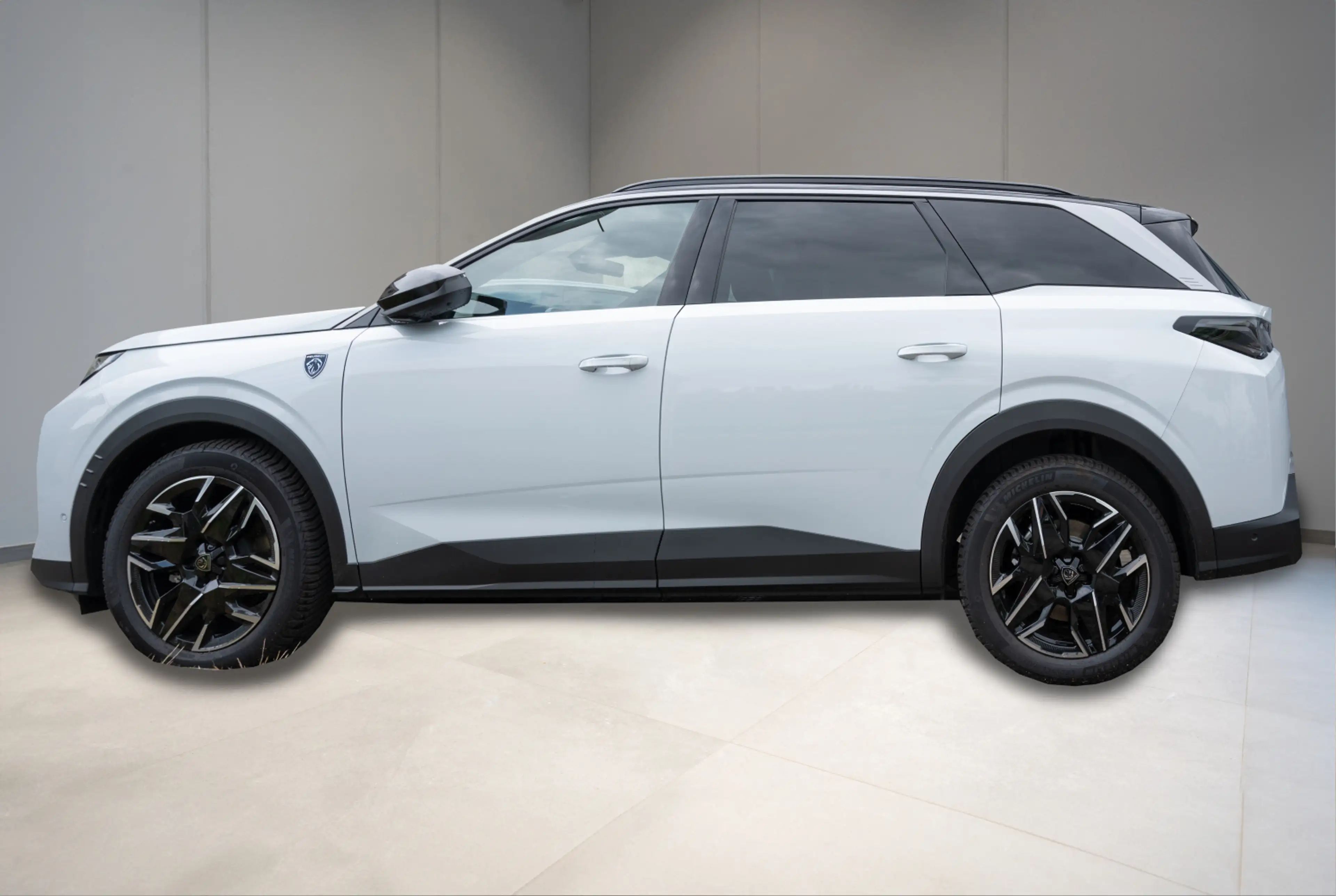 Peugeot 5008 GT HYBRID 145 e-DSC6 *NAVI*PDC*WINTER-PAKET* — photo 4