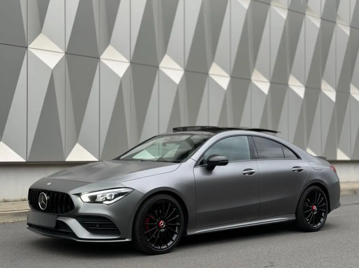 Mercedes-Benz CLA 180 Ambiance 1.4 DC Gris - 1