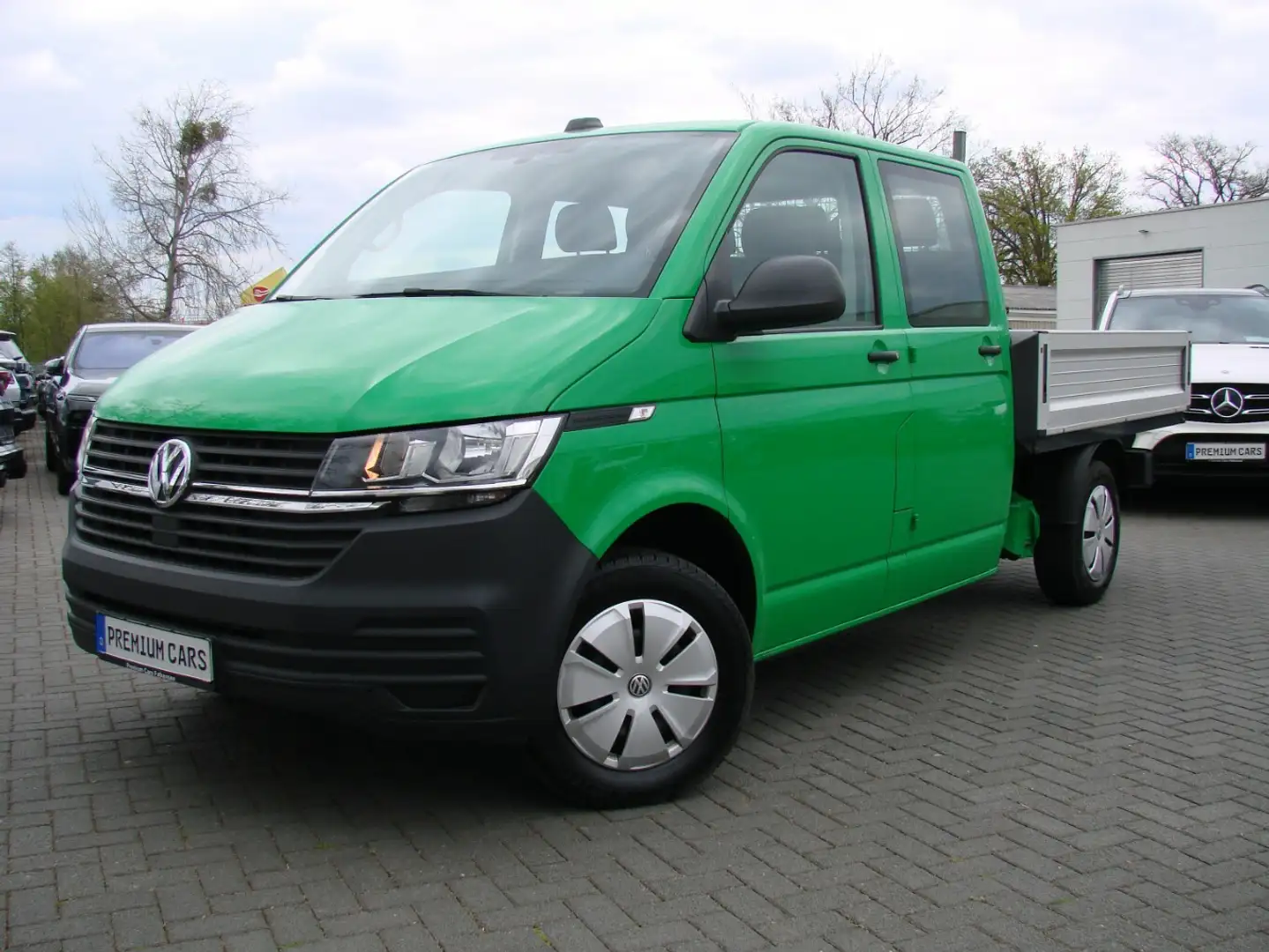 Volkswagen T6.1 Transporter Doka Pritsche lang Navi Grün - 2