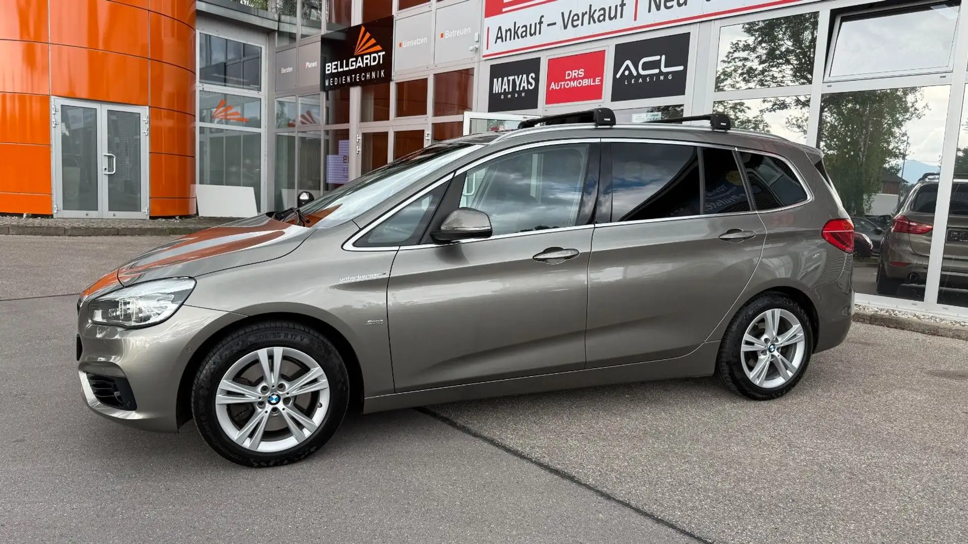 BMW 220 220d xDrive Sport Line/Leder/Pano/Kamera/Navi Stříbrná - 2