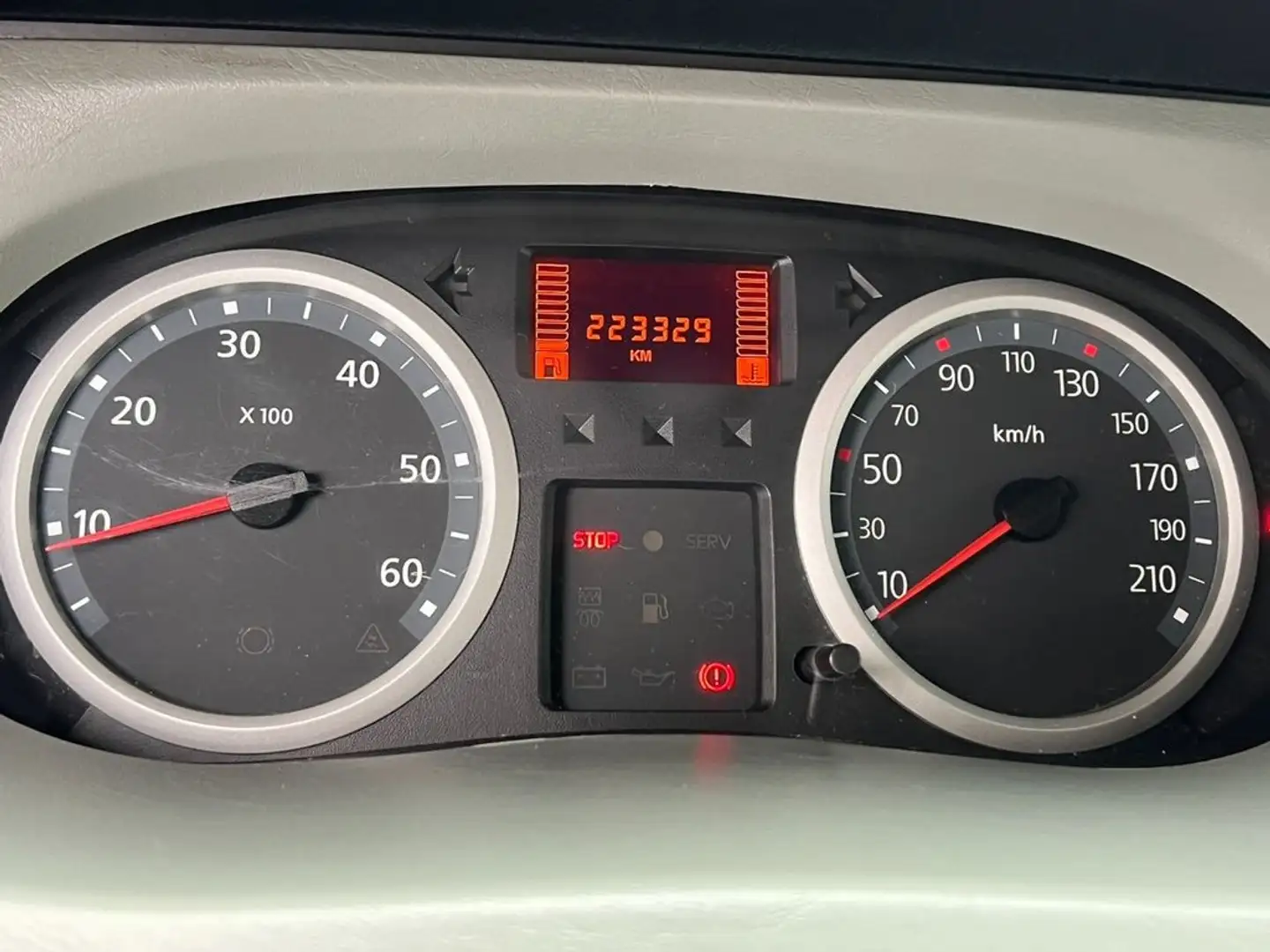 Renault Trafic Generation Privilege 2.5dCi 150 Gris - 1
