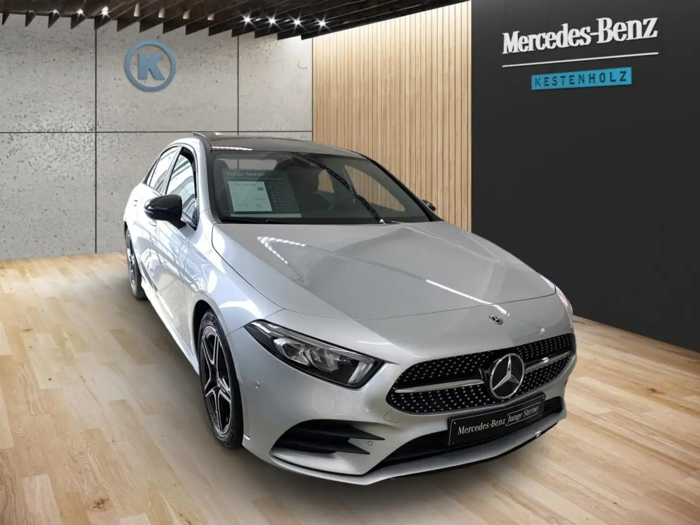 Mercedes-Benz A 180 Limousine *AMG*NIGHT*SHZ*NAVI*PANO*LED* Срібний - 2