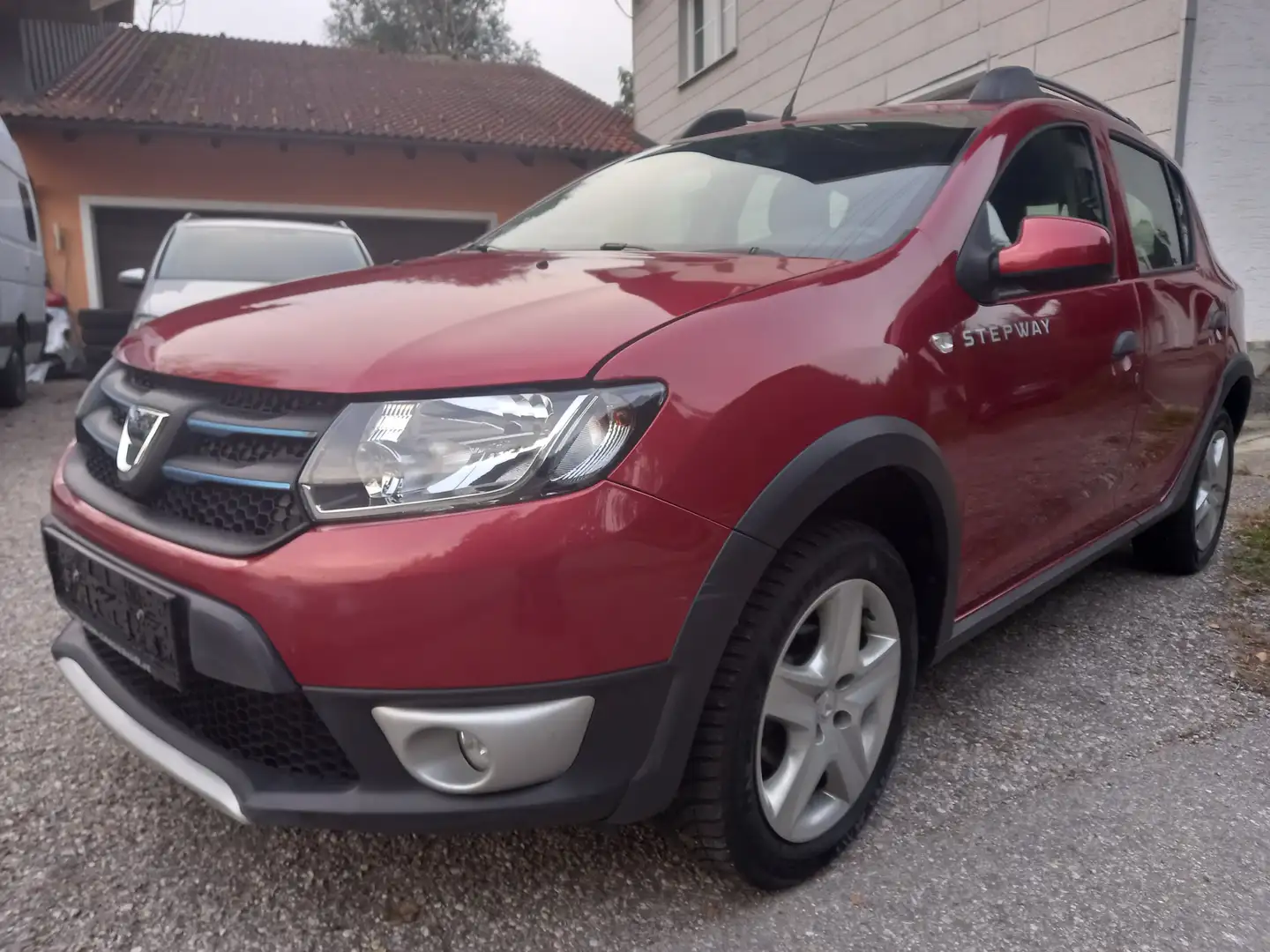 Dacia Sandero Stepway TCe 90 S Rot - 1