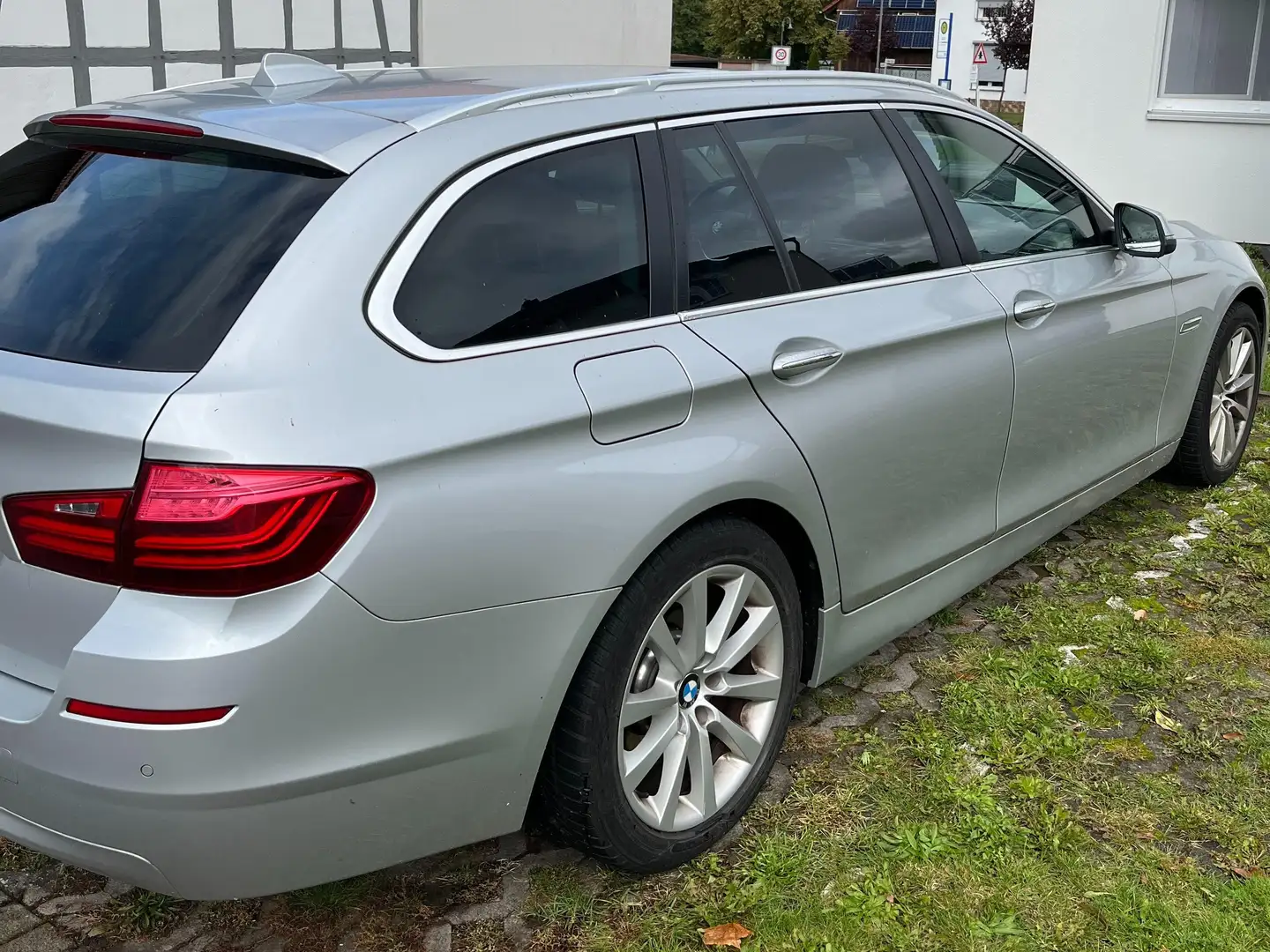 BMW 525 525d Touring Aut. Silber - 2