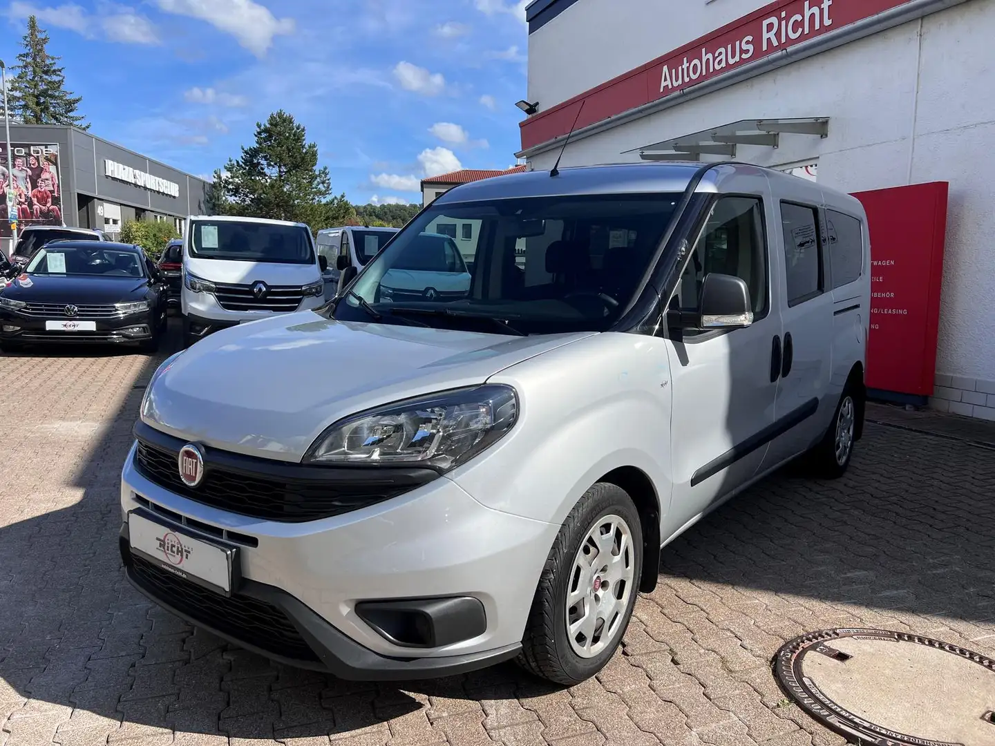 Fiat Doblo Maxi 1.6 Diesel PDC AHK Klima Bluetooth Plateado - 2