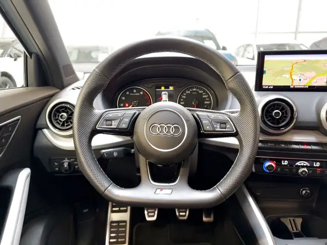 Audi Q2 view 10