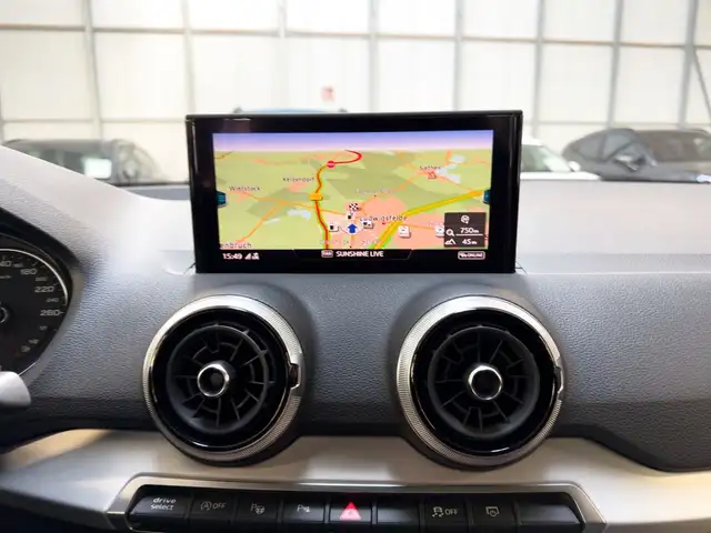 Audi Q2 view 12