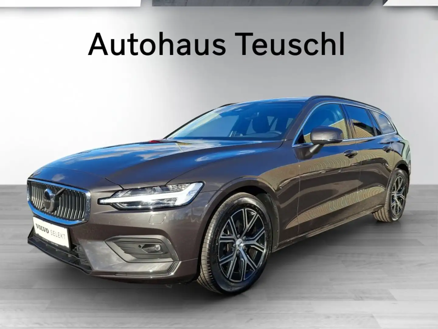 Volvo V60 Core, B4 Mild Hybrid, Benzin Gris - 1