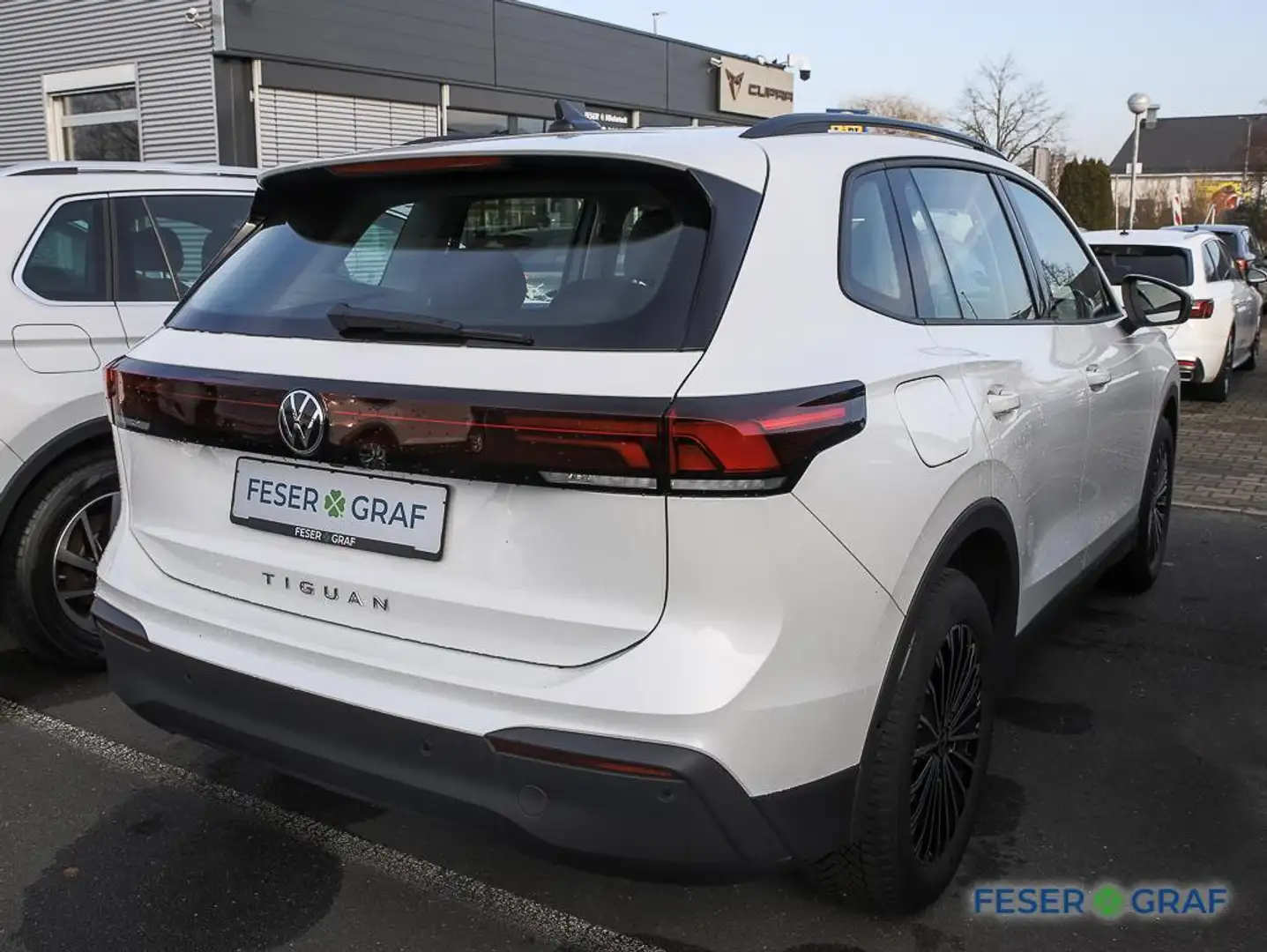 Volkswagen Tiguan Life 2.0 TDI DSG Navi AHK Kamera HUD LED SiHz Weiß - 2