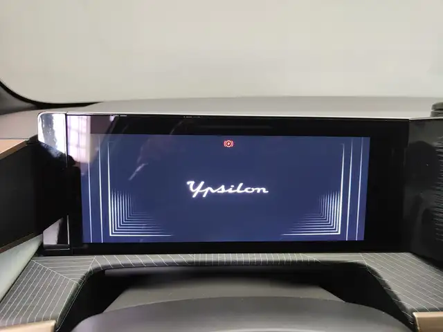 Lancia Ypsilon view 12