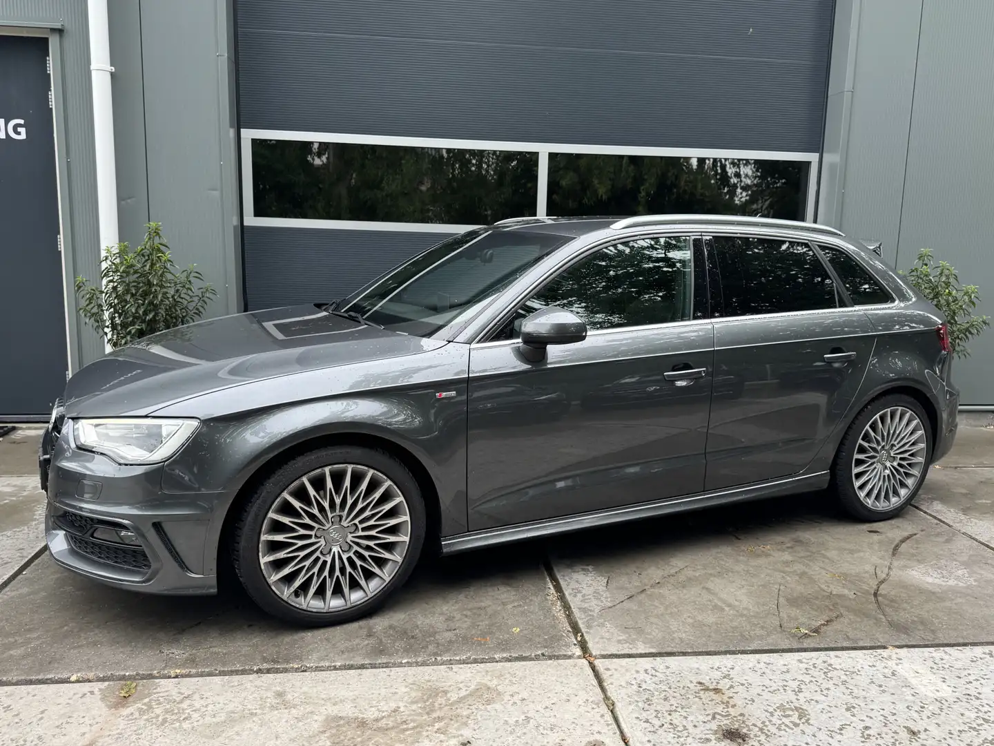 Audi A3 Sportback 1.4 TFSI 125PK S-Tronic 2x S-Line Climat Grijs - 2