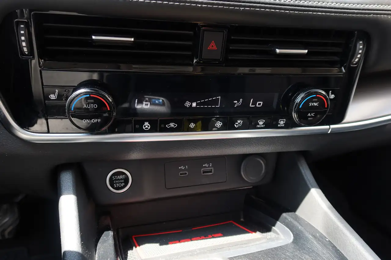 Nissan Rogue снимка Nissan Rogue