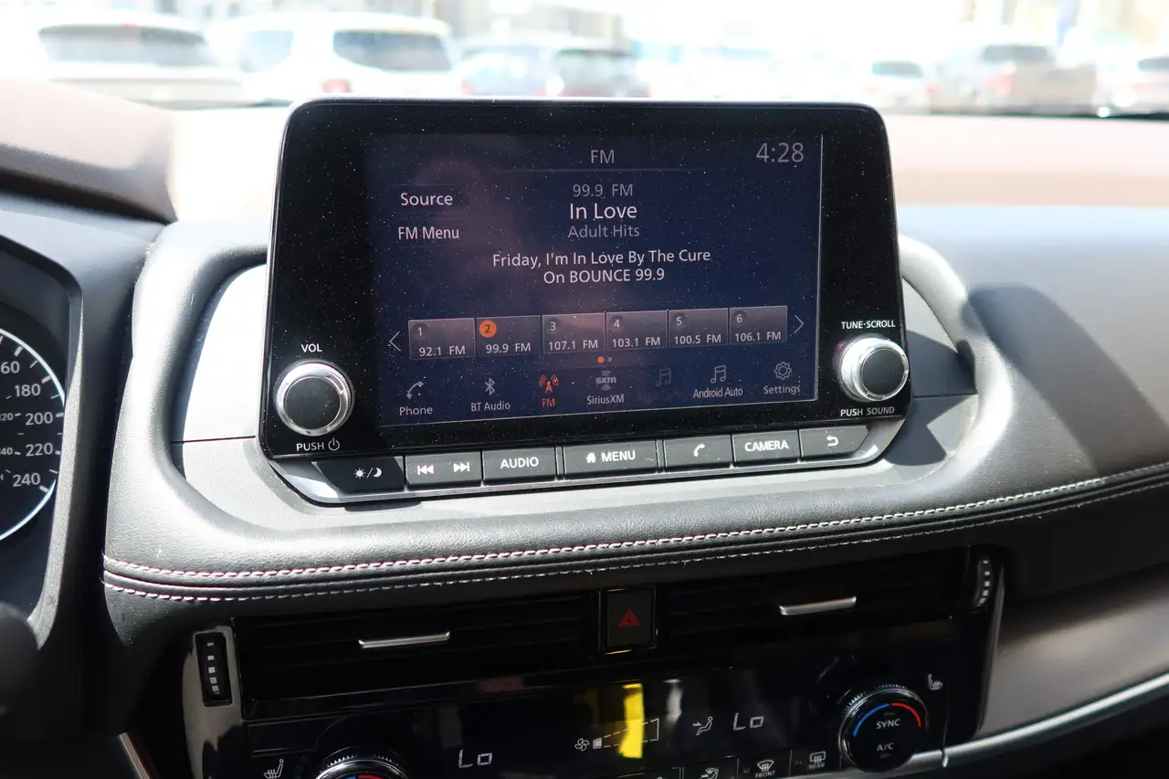 Nissan Rogue снимка Nissan Rogue