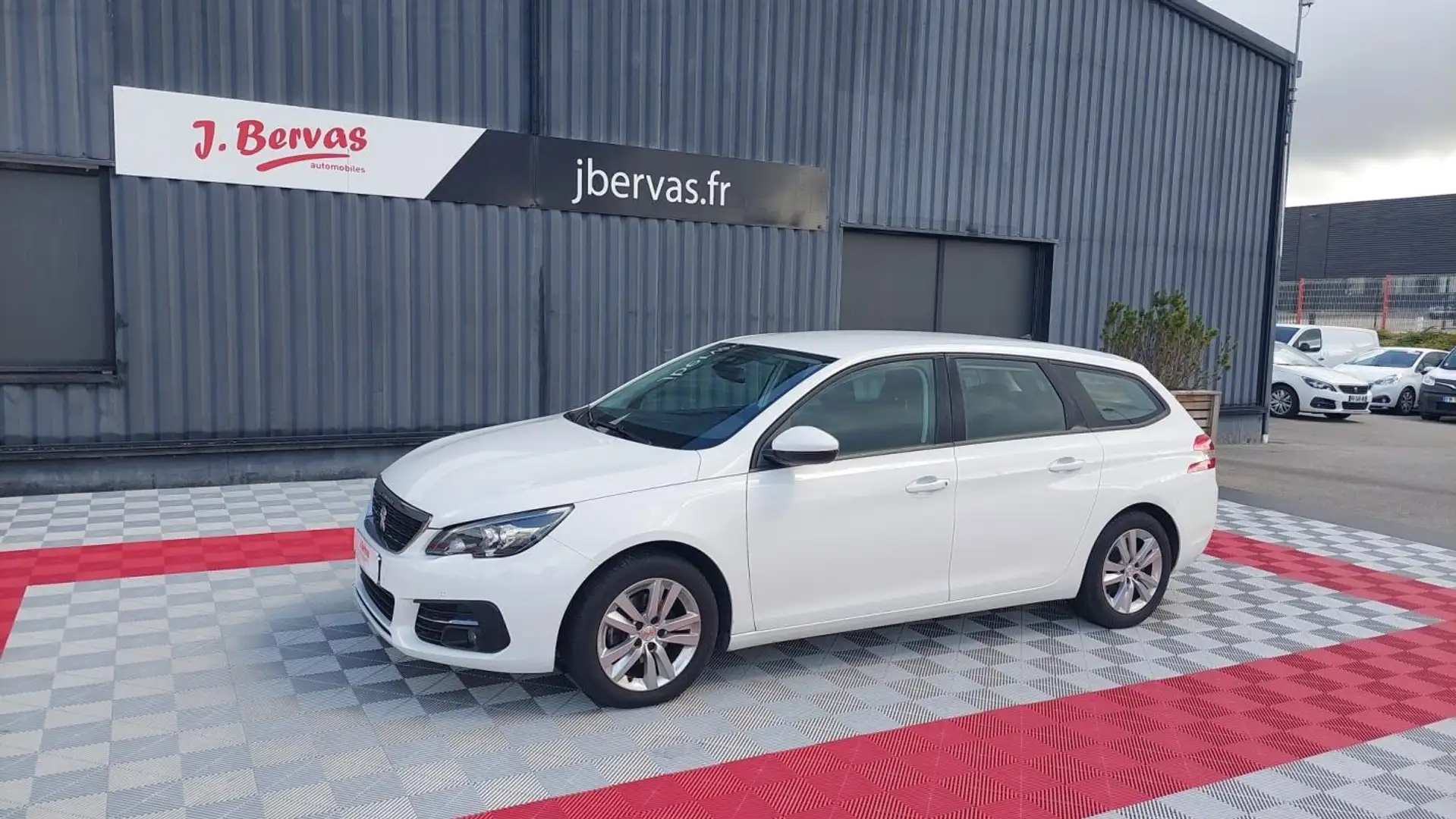 Peugeot BlueHDi 130ch S&S EAT8 Active Business Bílá - 1