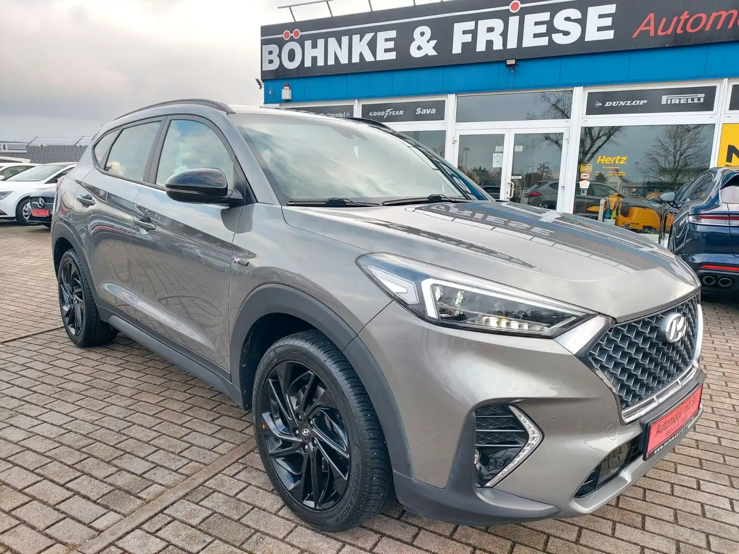 Hyundai TUCSON N Line 2WD Sport Alcantara  Assist Kamera Grijs - 1