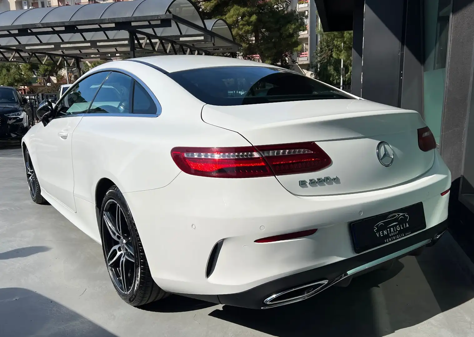 Mercedes-Benz E 220 Coupe d Premium auto Blanc - 2