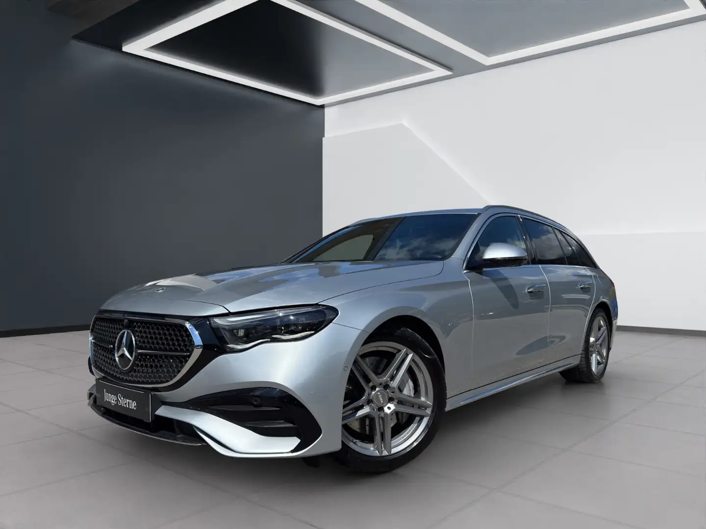 Mercedes-Benz E 300 de 4MATIC T-Modell mit EQ Hybrid Technologie Silber - 2