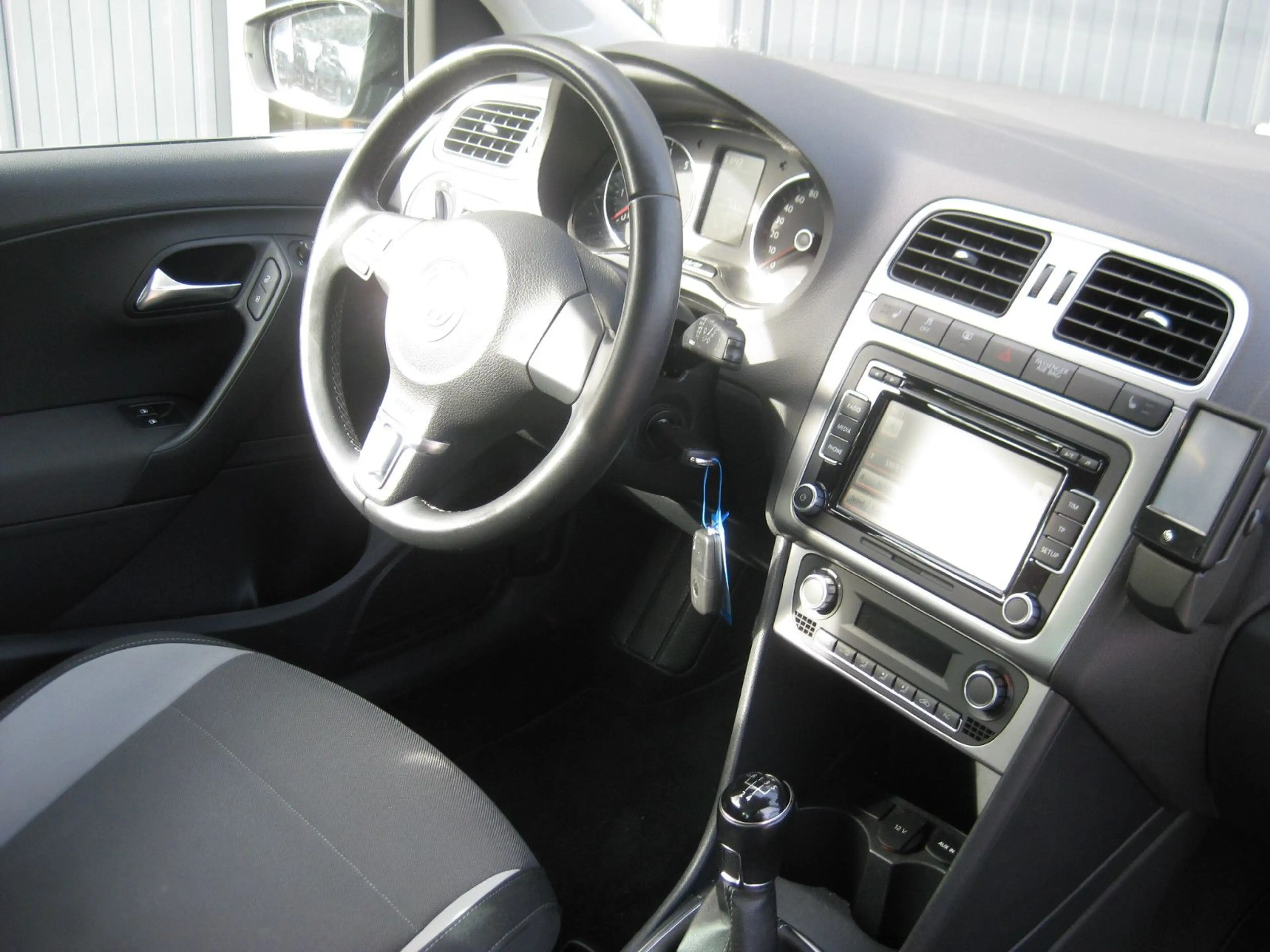 Volkswagen Polo V 1.2 Life "NEUE BREMSEN" — photo 9