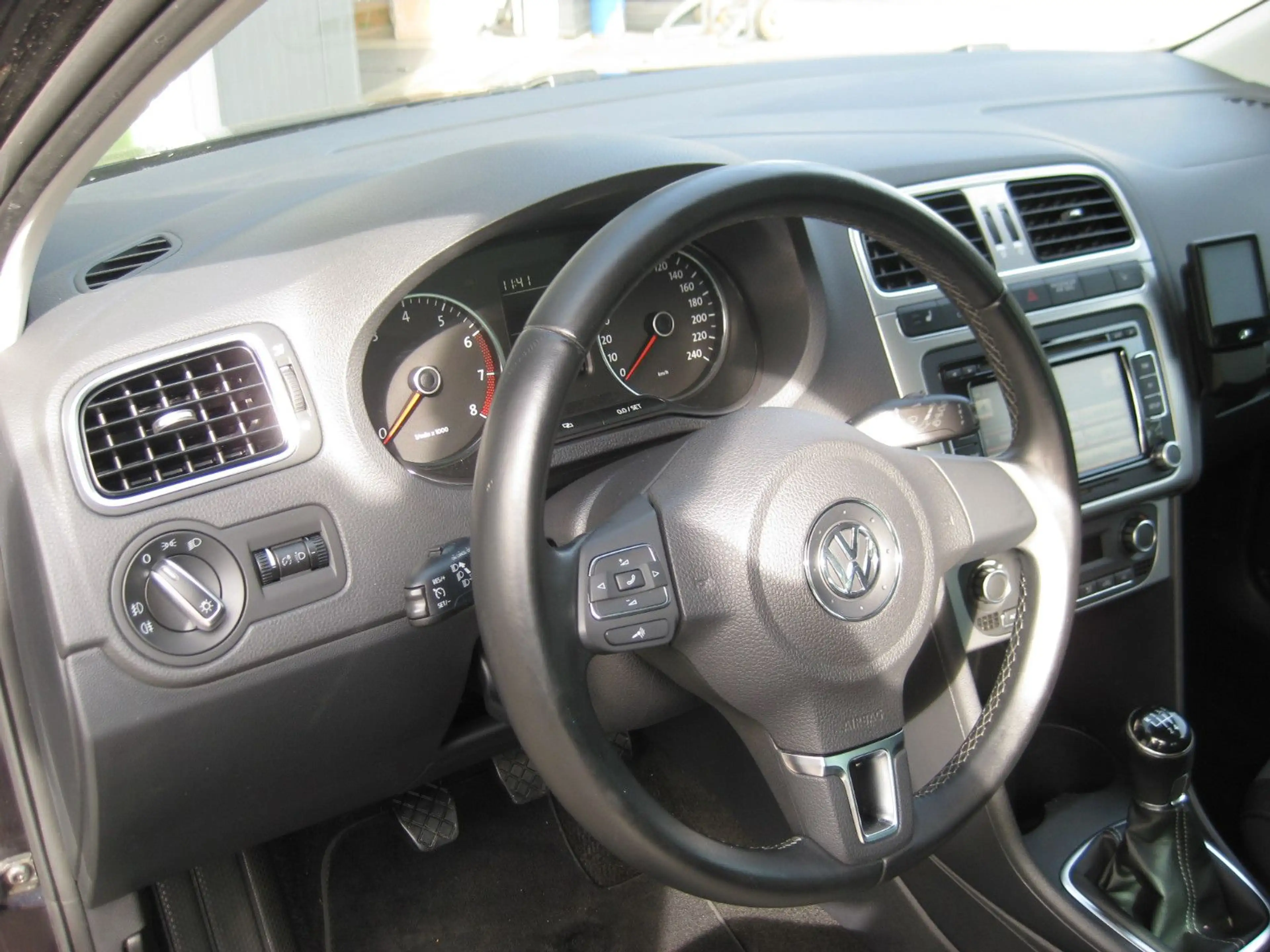 Volkswagen Polo V 1.2 Life "NEUE BREMSEN" — photo 7
