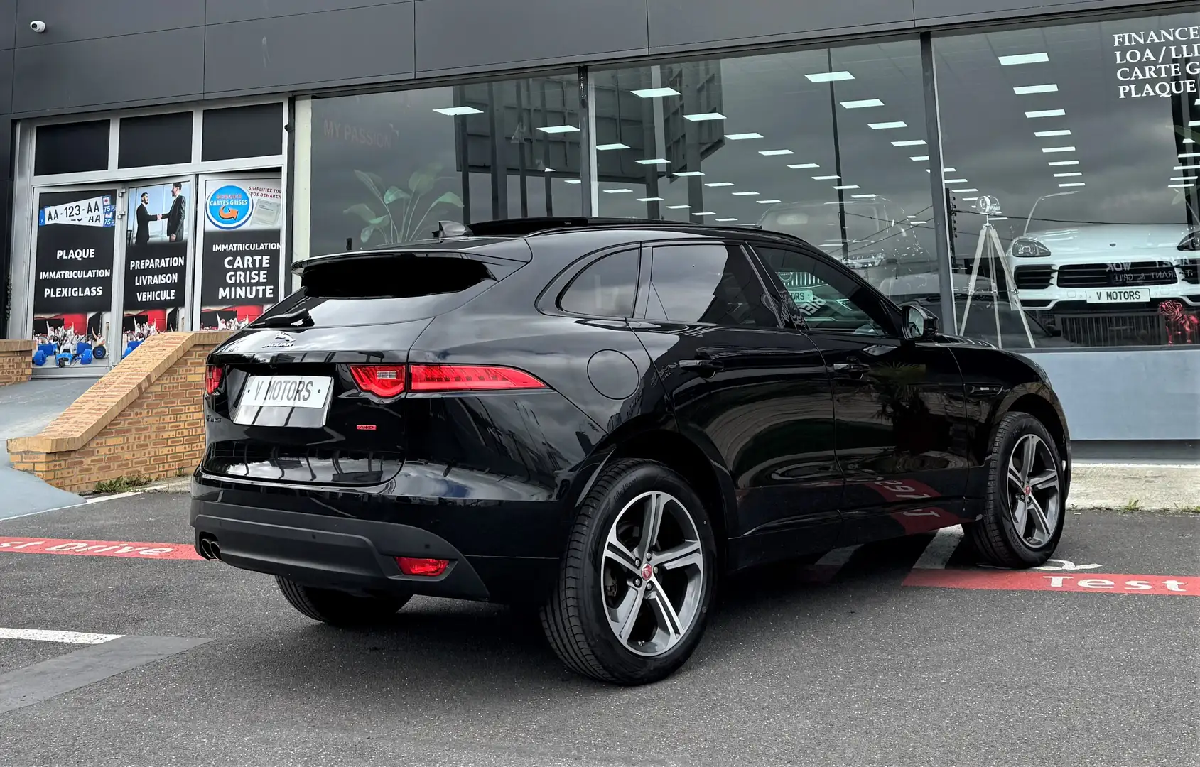 Jaguar F-Pace F-Pace 2.0d AWD R-Sport 180 Performance 1er Main Noir - 2
