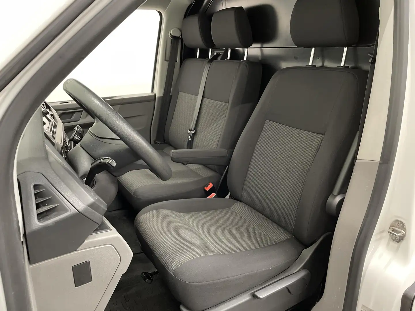 Volkswagen T6.1 Transporter 2.0 TDI L2H1 28 Airco Cruise Control Apple CarPlay Blanc - 2