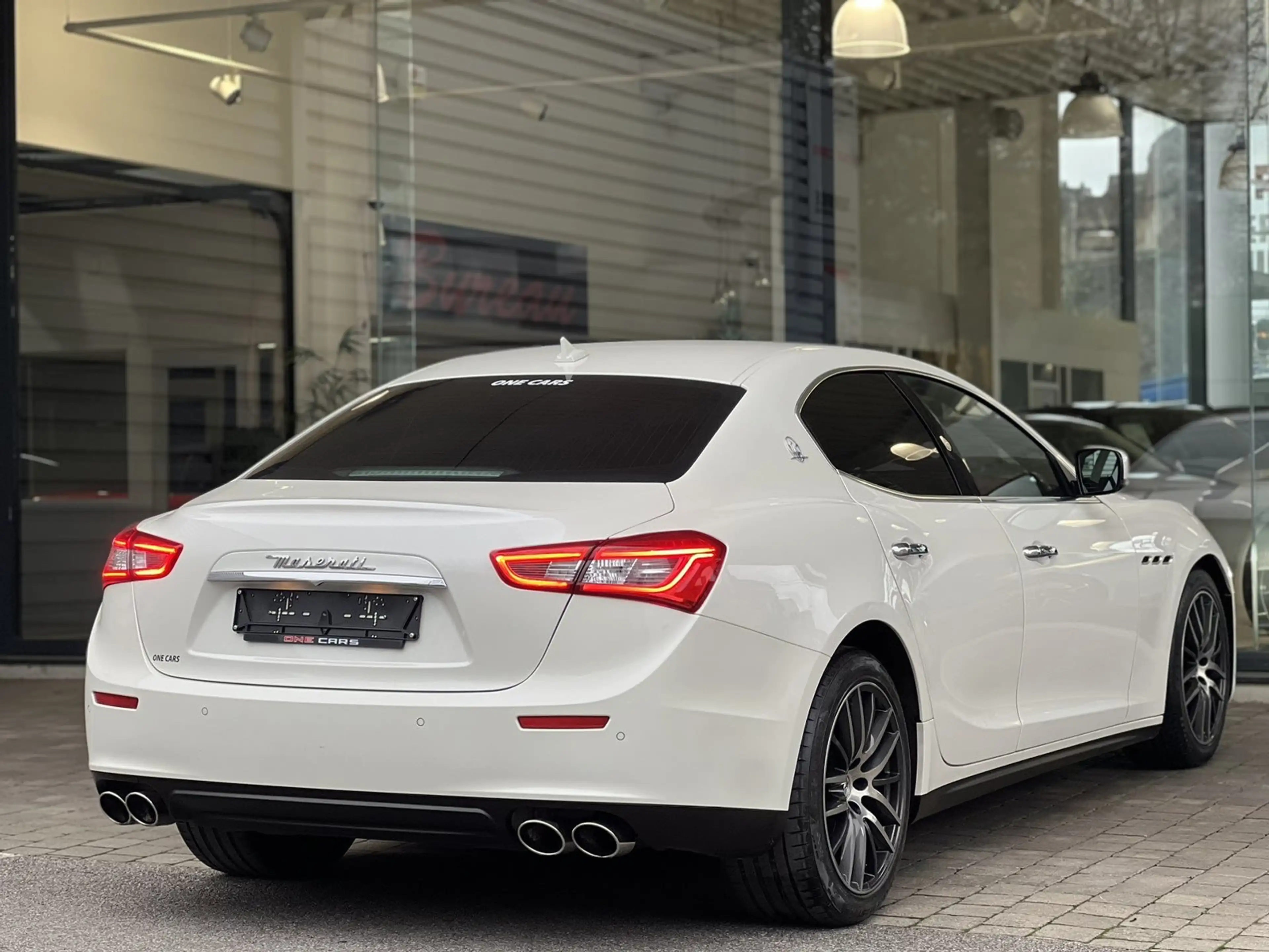 Maserati Ghibli 3.0d AUTOM. BIXENON-CUIR ELEC-GPS-JA19-PDC-GAR 1AN — photo 4