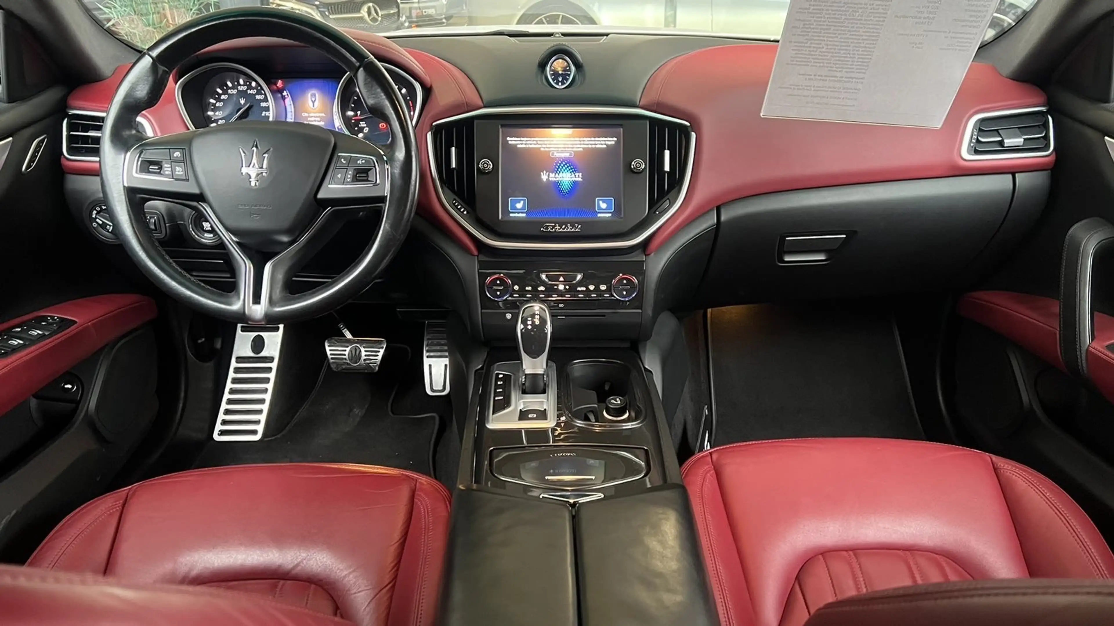Maserati Ghibli 3.0d AUTOM. BIXENON-CUIR ELEC-GPS-JA19-PDC-GAR 1AN — photo 9