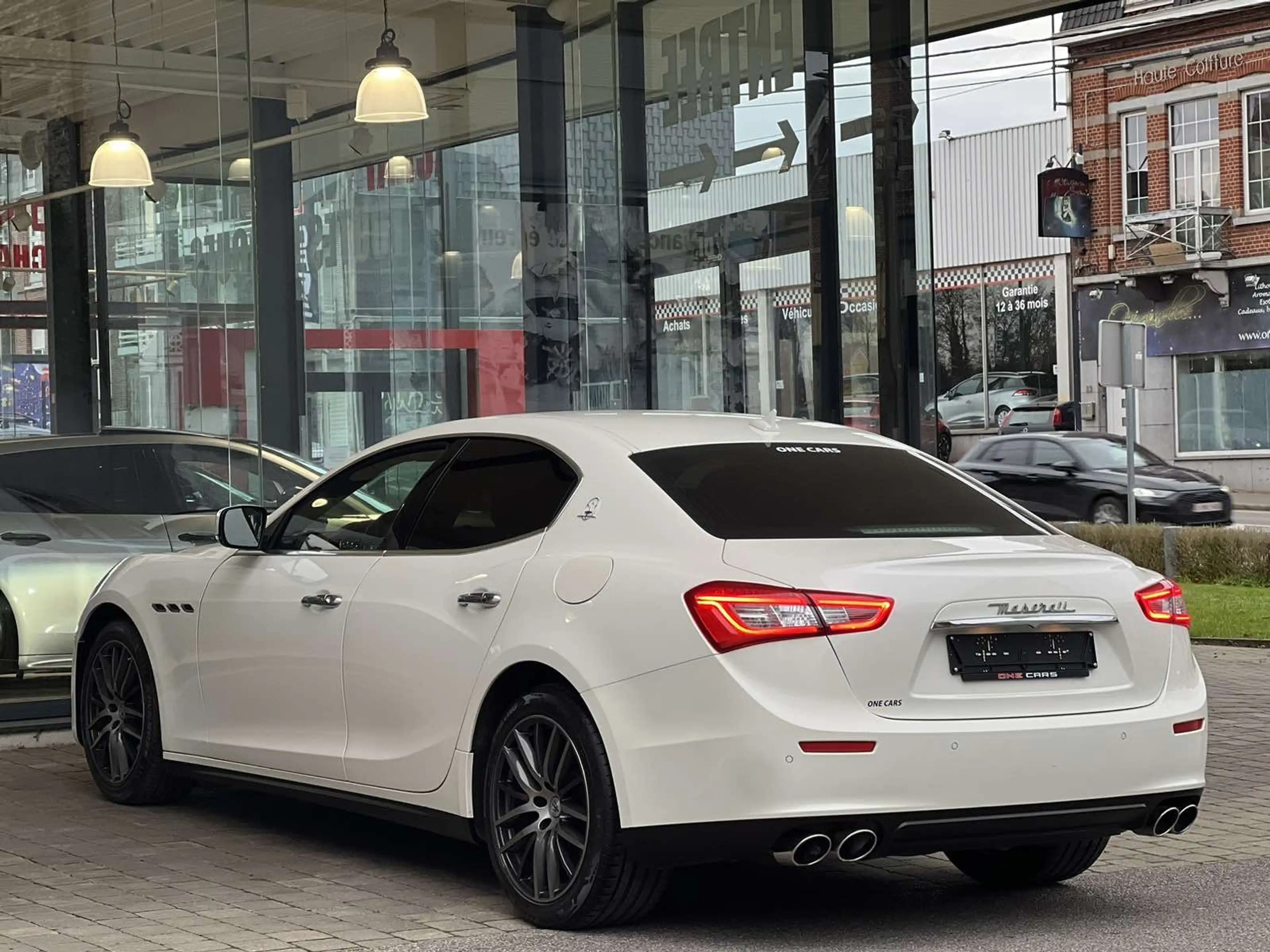 Maserati Ghibli 3.0d AUTOM. BIXENON-CUIR ELEC-GPS-JA19-PDC-GAR 1AN — photo 6