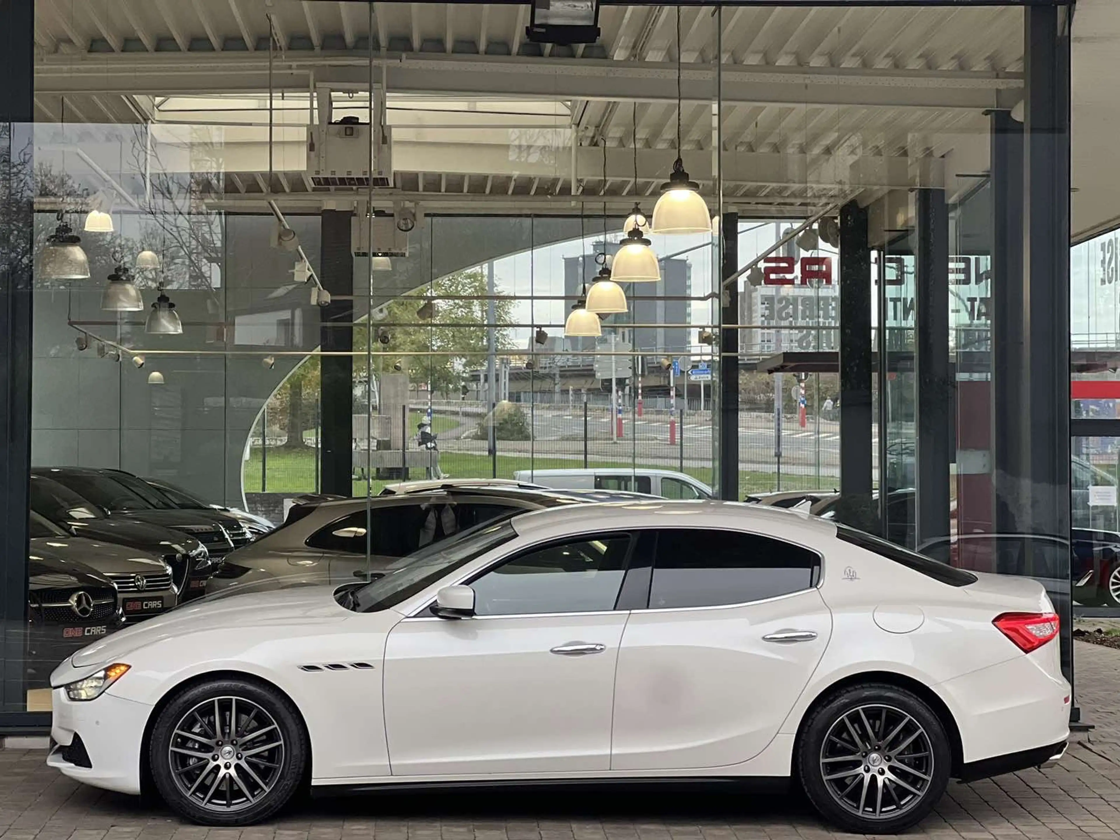 Maserati Ghibli 3.0d AUTOM. BIXENON-CUIR ELEC-GPS-JA19-PDC-GAR 1AN — photo 7