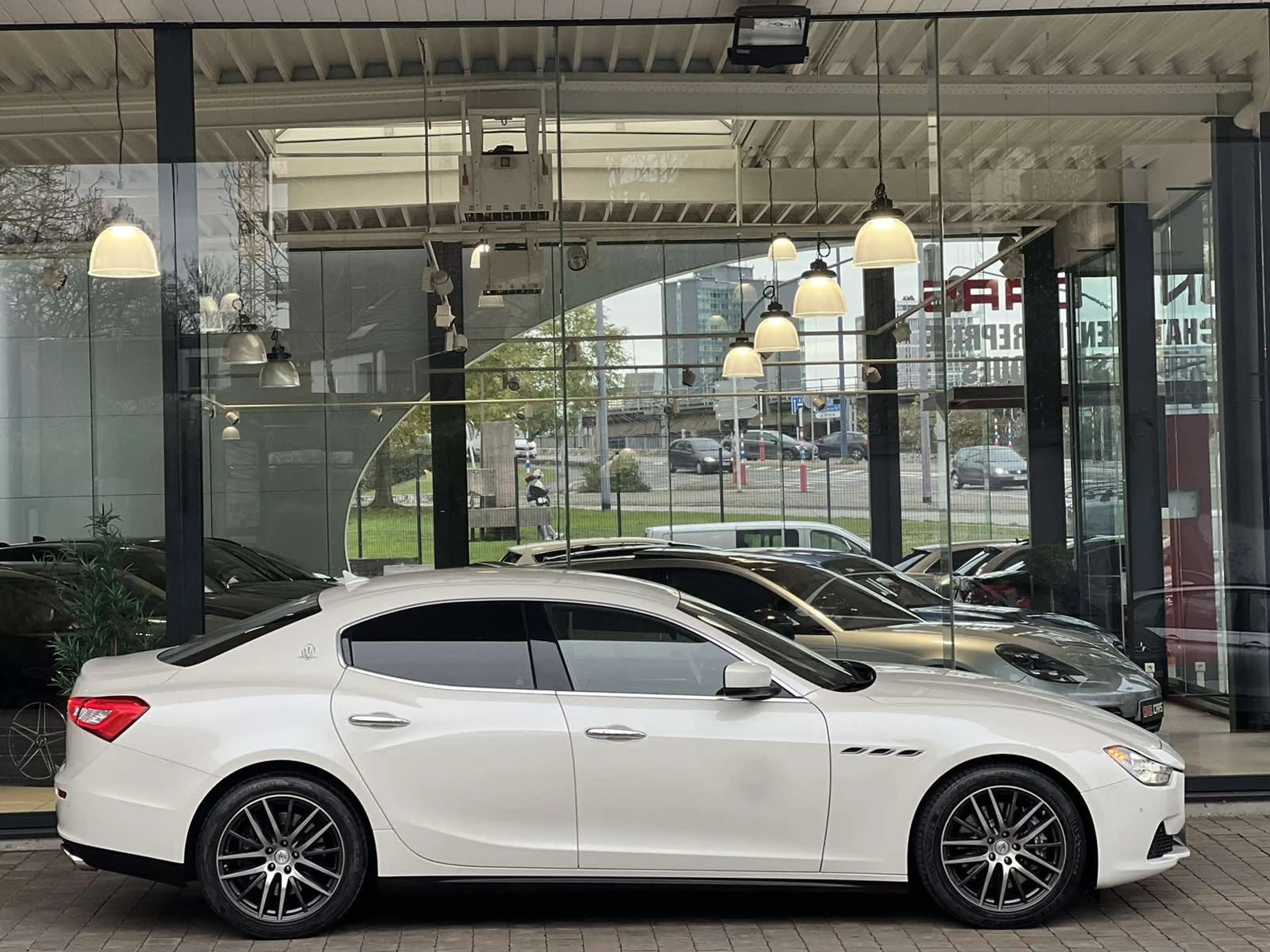 Maserati Ghibli 3.0d AUTOM. BIXENON-CUIR ELEC-GPS-JA19-PDC-GAR 1AN — photo 8
