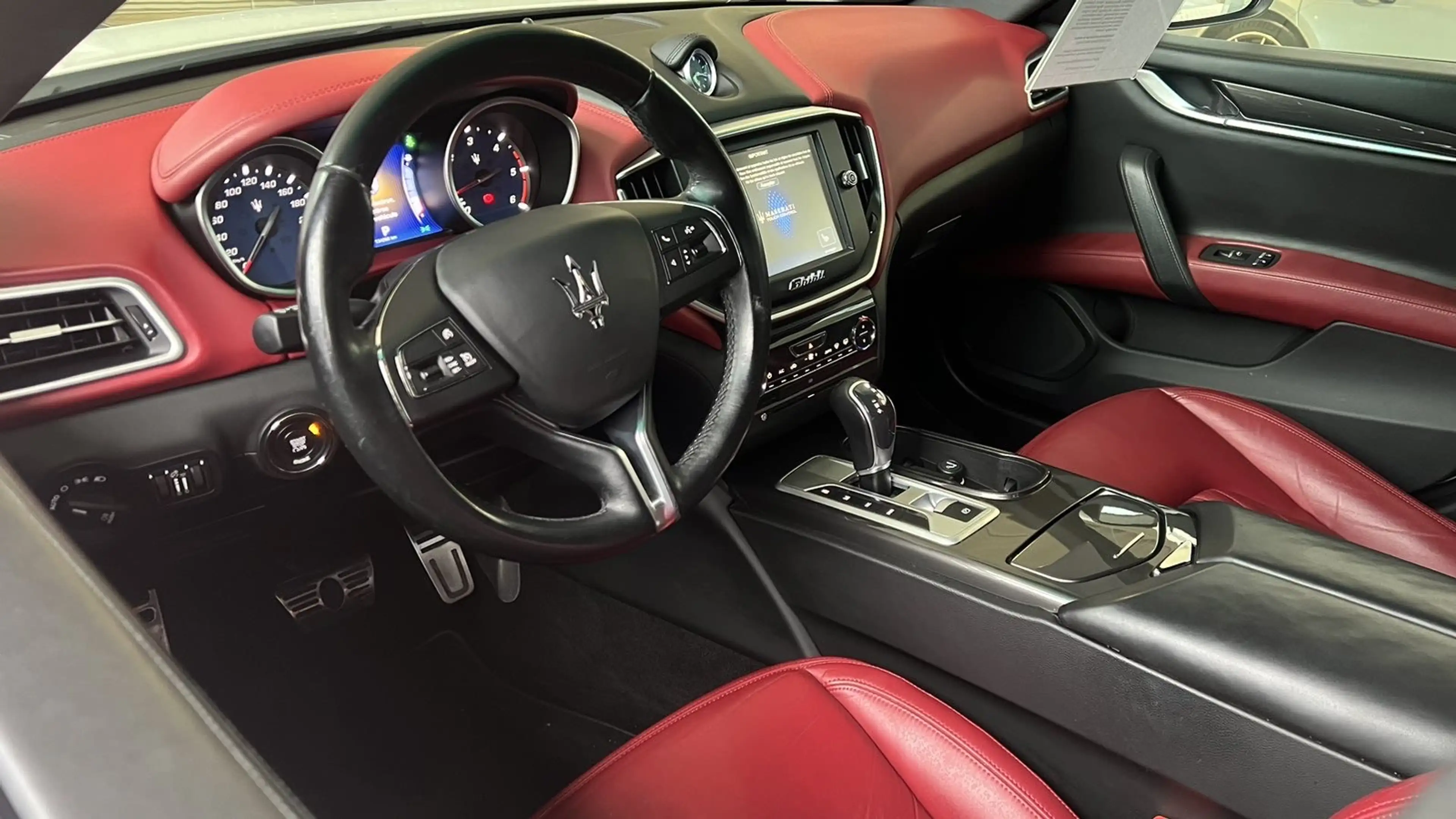 Maserati Ghibli 3.0d AUTOM. BIXENON-CUIR ELEC-GPS-JA19-PDC-GAR 1AN — photo 10