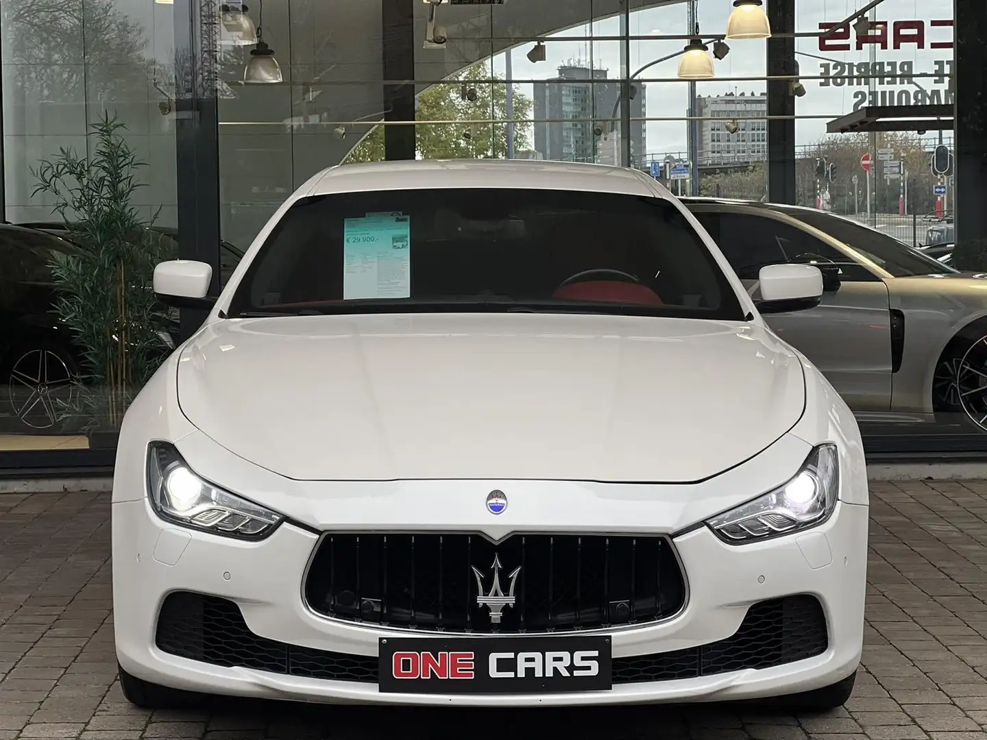 Maserati Ghibli 3.0d AUTOM. BIXENON-CUIR ELEC-GPS-JA19-PDC-GAR 1AN Blanc - 2