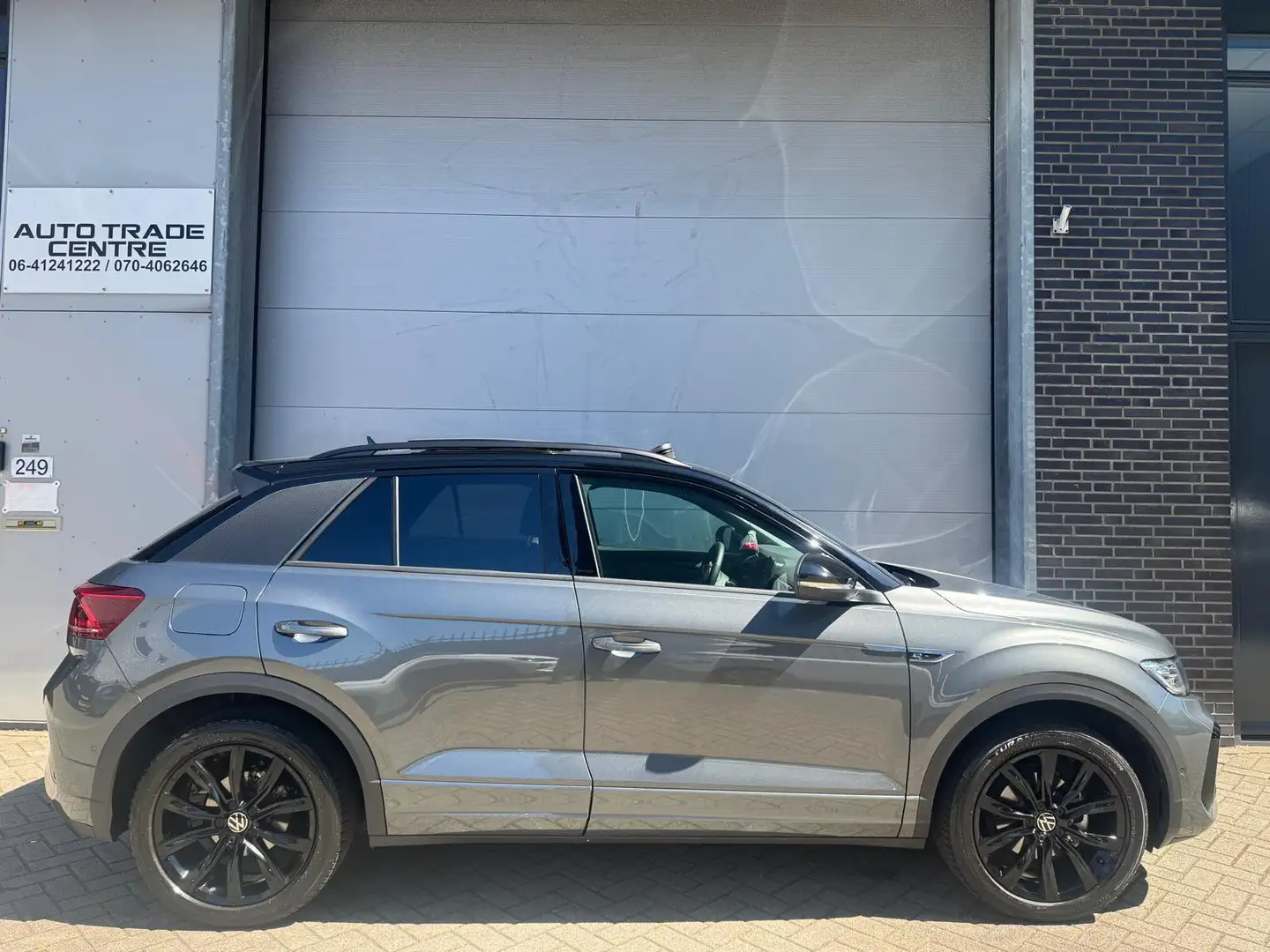 Volkswagen T-Roc 1.5 TSI Life R-Design [Pano|Stuur&Stoel VW |Trekha Grijs - 2